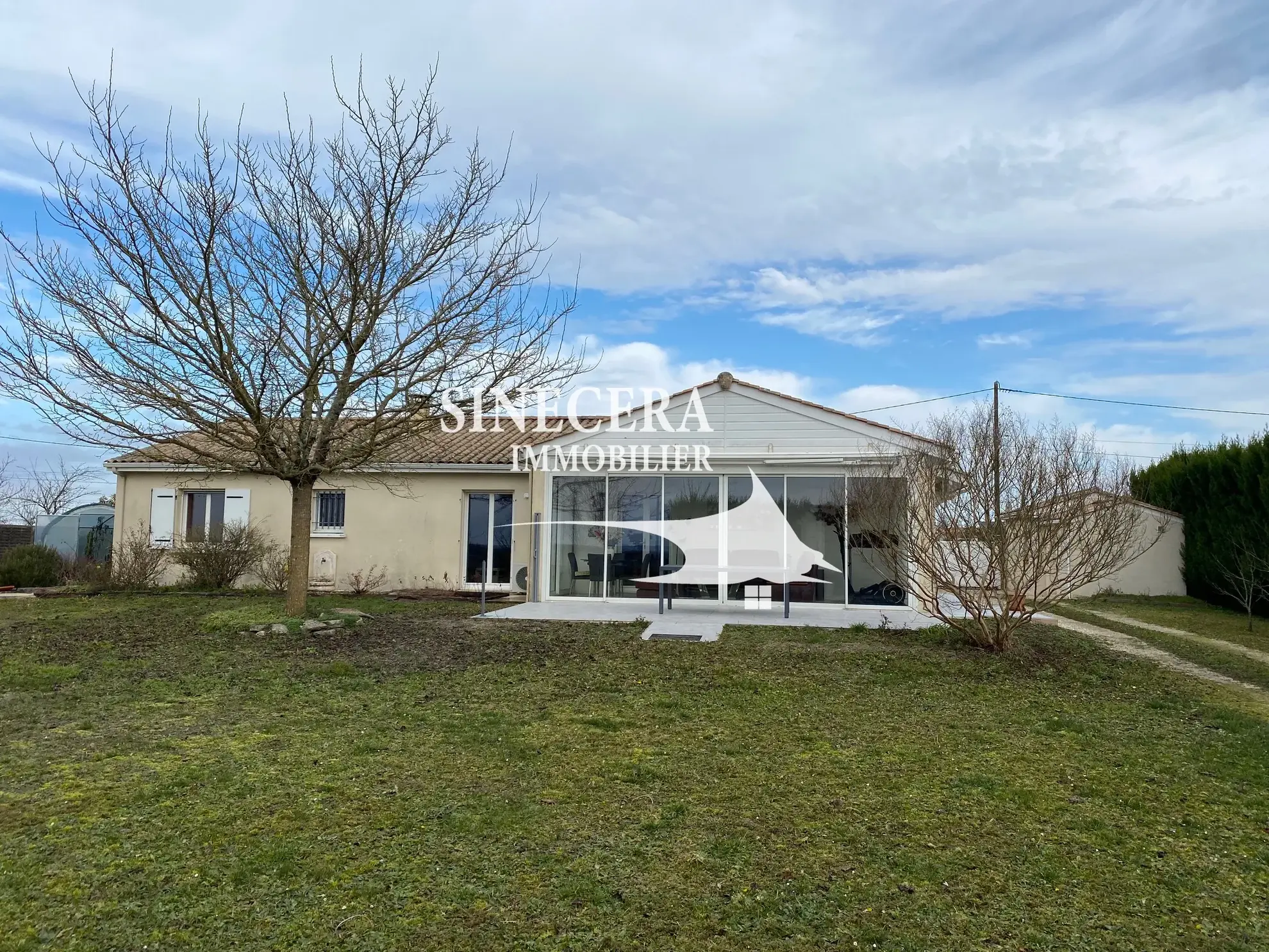 Belle maison contemporaine à Riberac avec grand terrain et garage proche commodités 