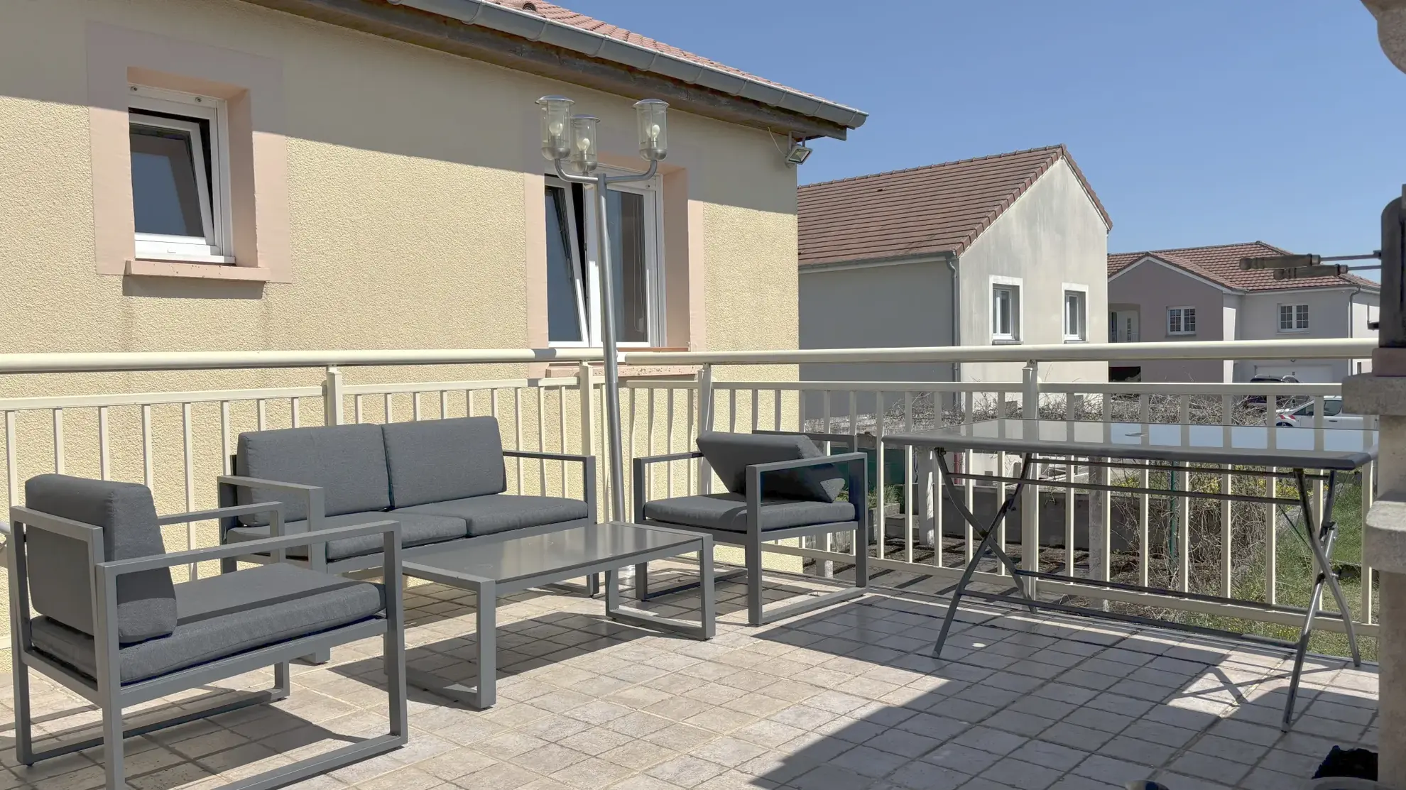 Maison moderne de plain-pied à Morhange avec sous-sol et terrain plat 