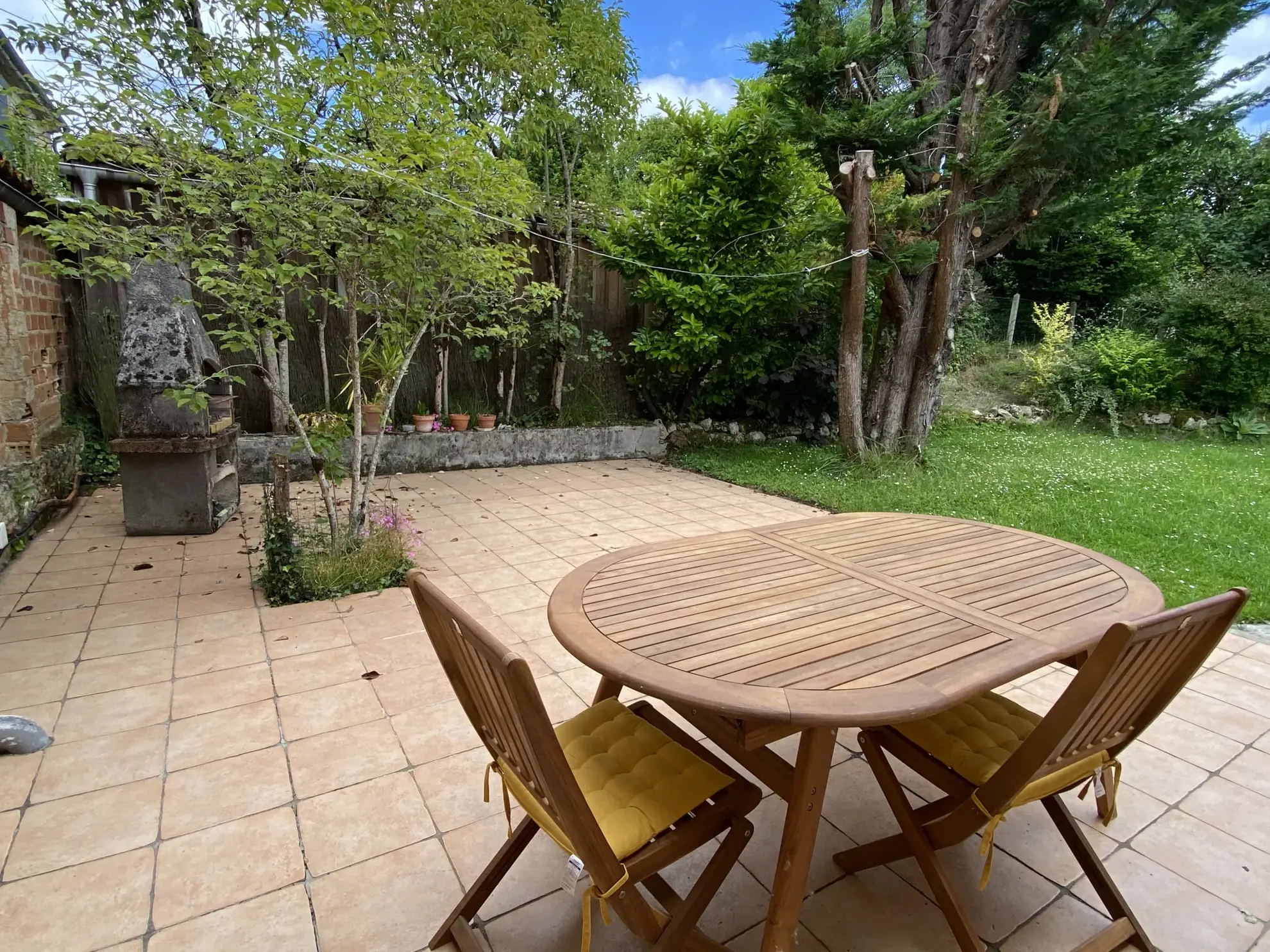 Maison de village en pierre avec jardin et garage à Auros 