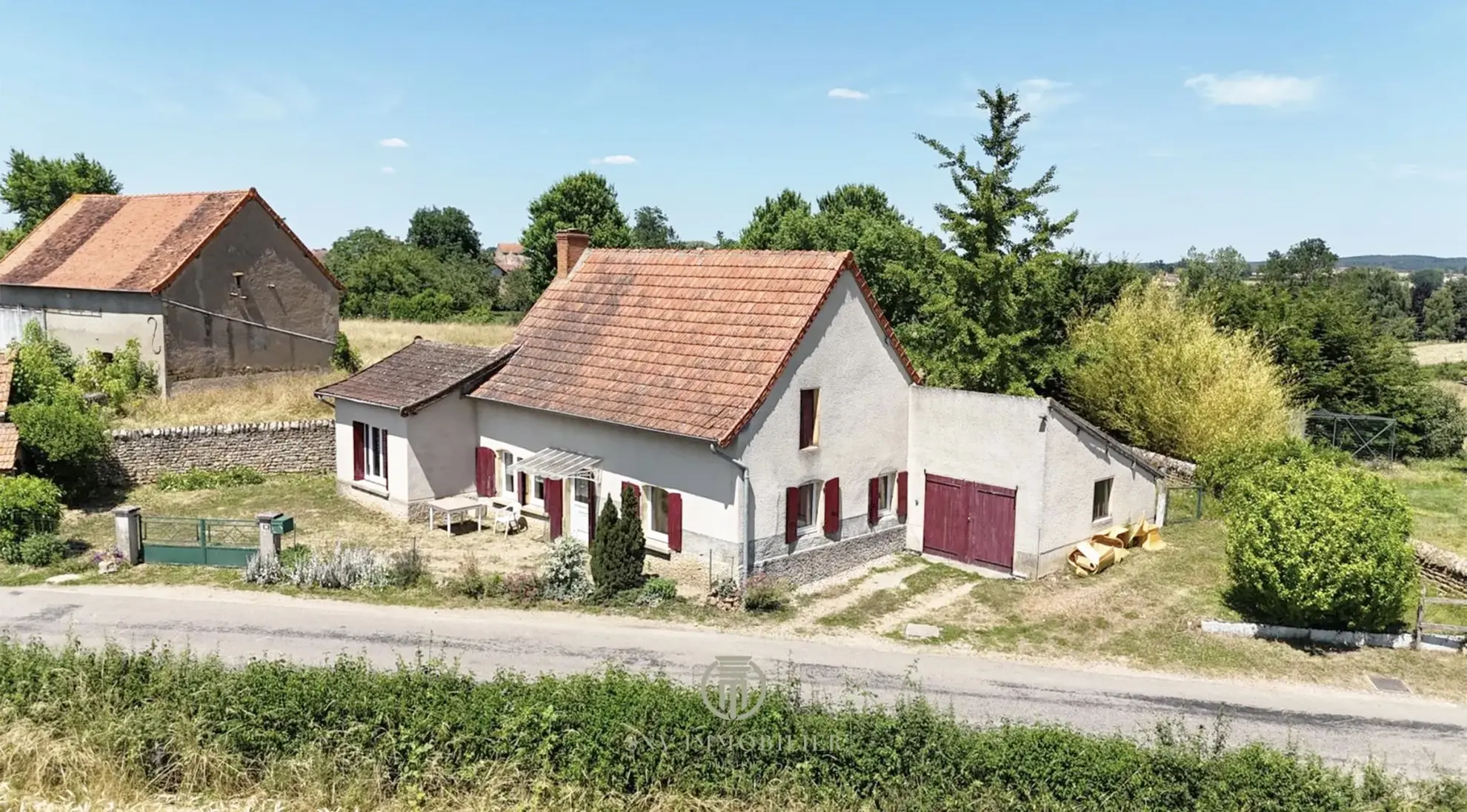 Maison de campagne à vendre à Marcigny - 2 chambres, jardin et dépendances 