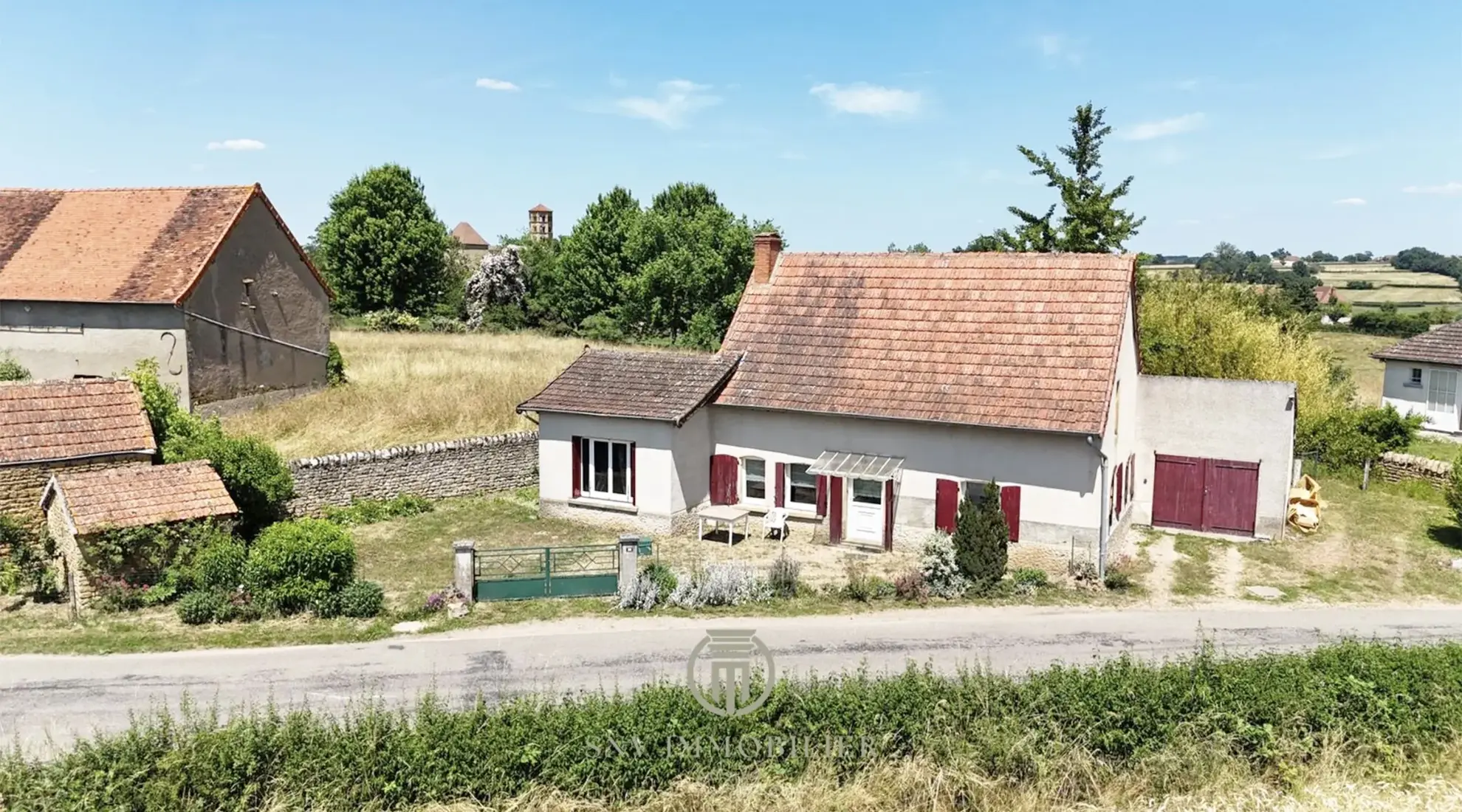 Maison de campagne à vendre à Marcigny - 2 chambres, jardin et dépendances 