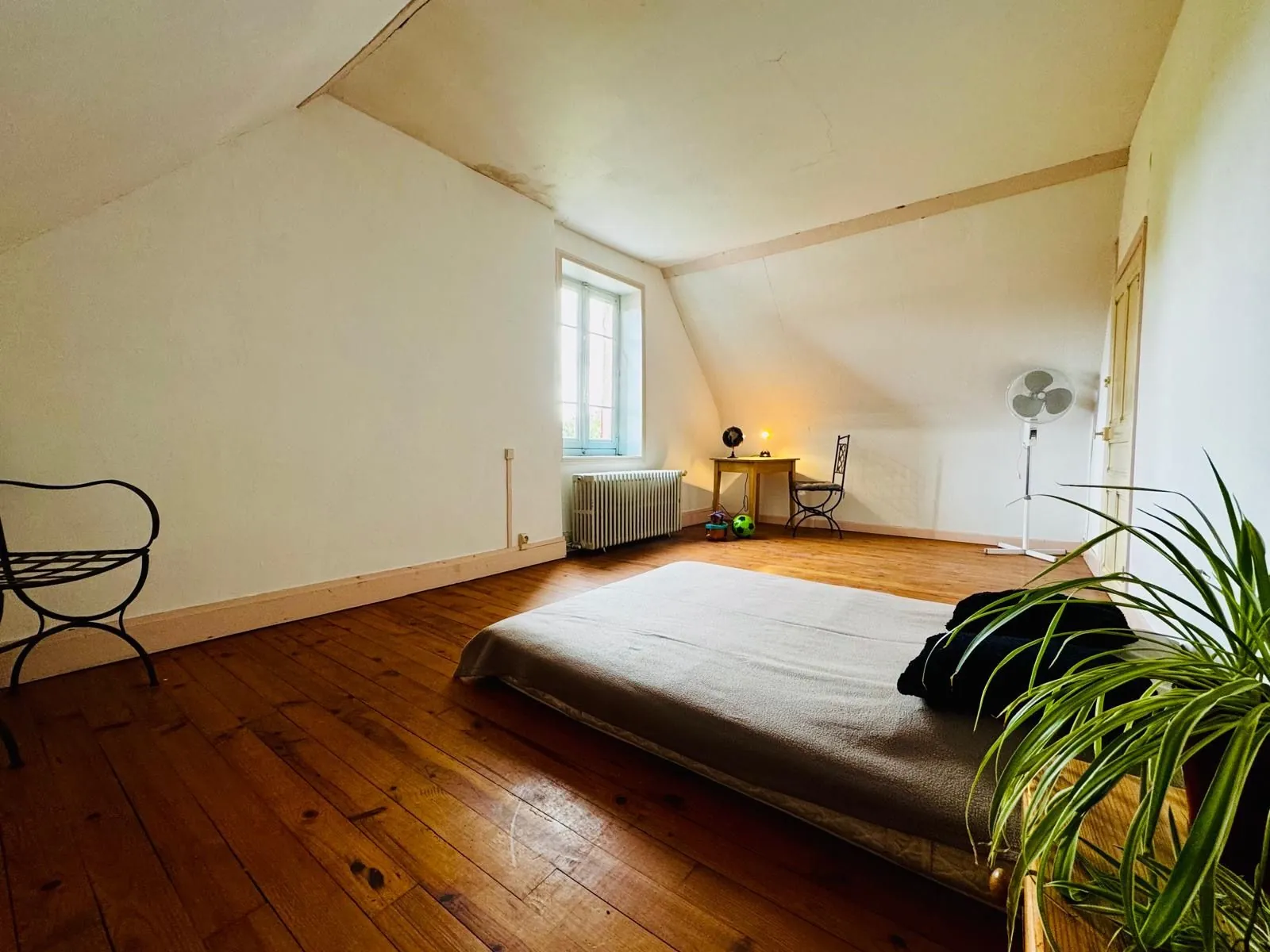 Maison de campagne à vendre à Marcigny - 2 chambres, jardin et dépendances 