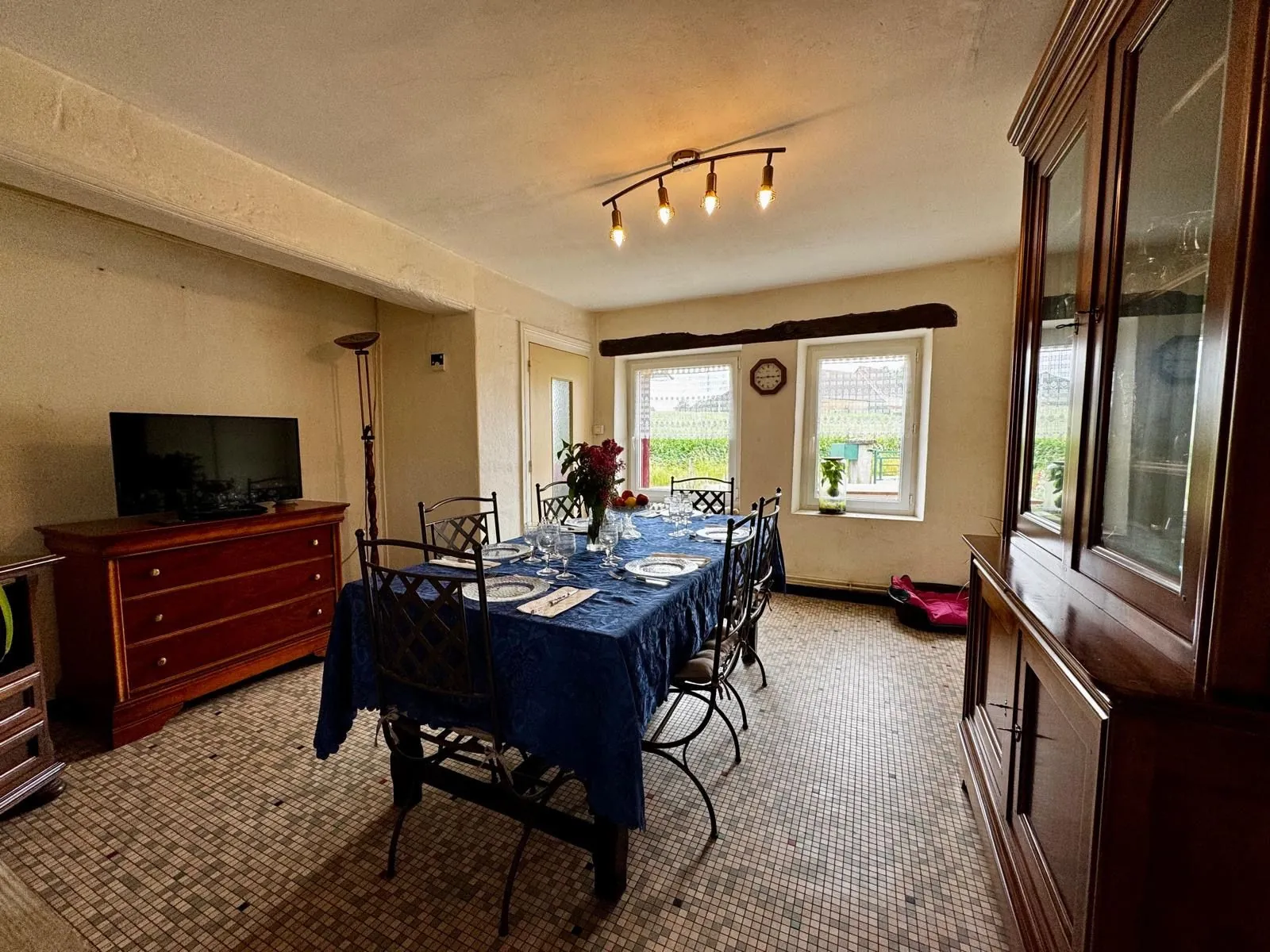 Maison de campagne à vendre à Marcigny - 2 chambres, jardin et dépendances 