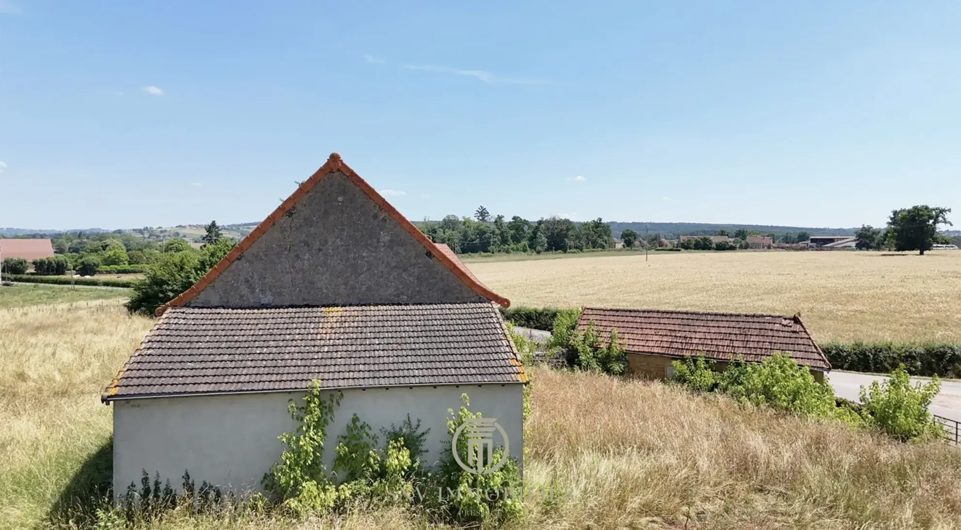 Maison de campagne à vendre à Marcigny - 2 chambres, jardin et dépendances 