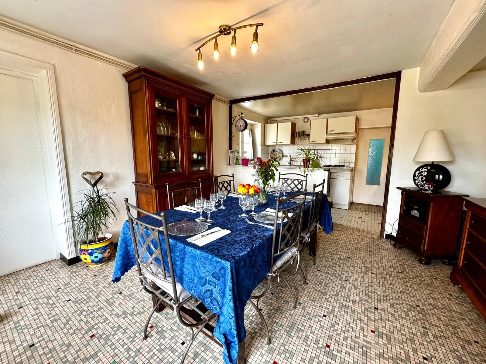 Maison de campagne à vendre à Marcigny - 2 chambres, jardin et dépendances 