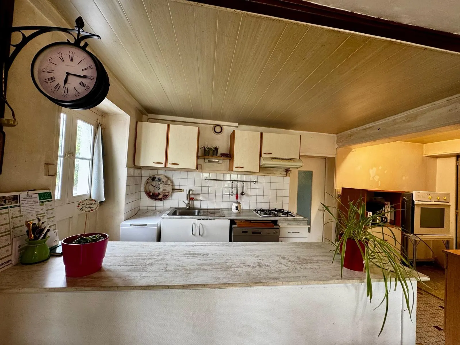 Maison de campagne à vendre à Marcigny - 2 chambres, jardin et dépendances 