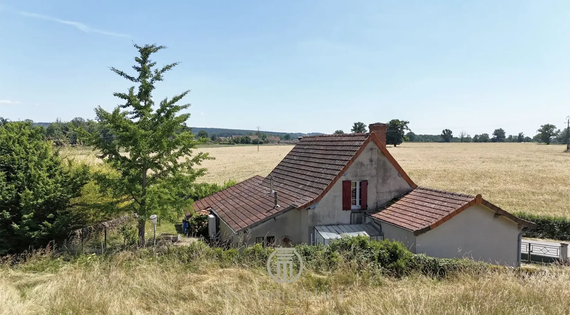 Maison de campagne à vendre à Marcigny - 2 chambres, jardin et dépendances 