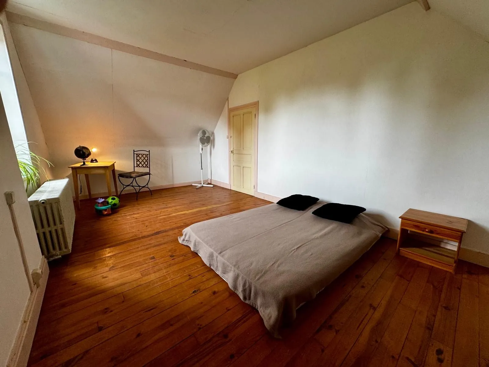 Maison de campagne à vendre à Marcigny - 2 chambres, jardin et dépendances 