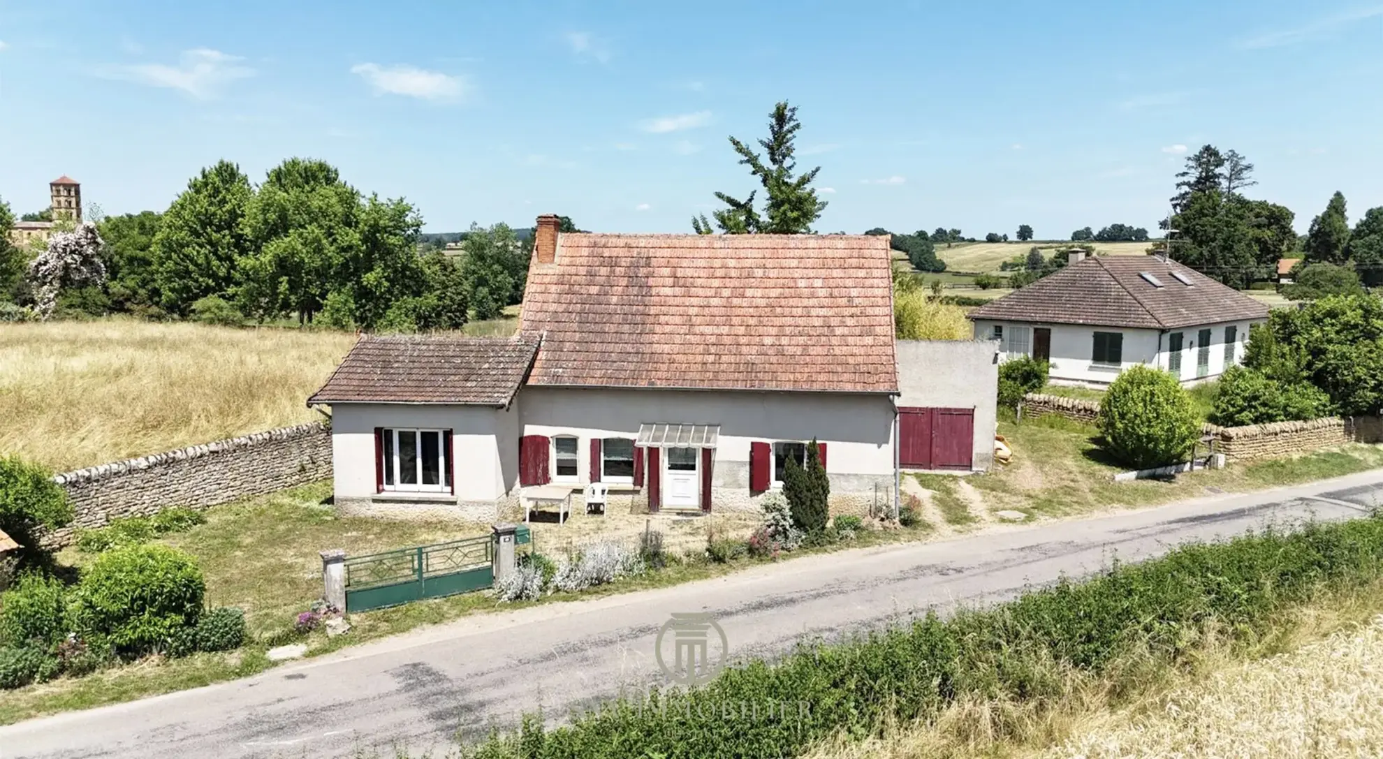 Maison de campagne à vendre à Marcigny - 2 chambres, jardin et dépendances 