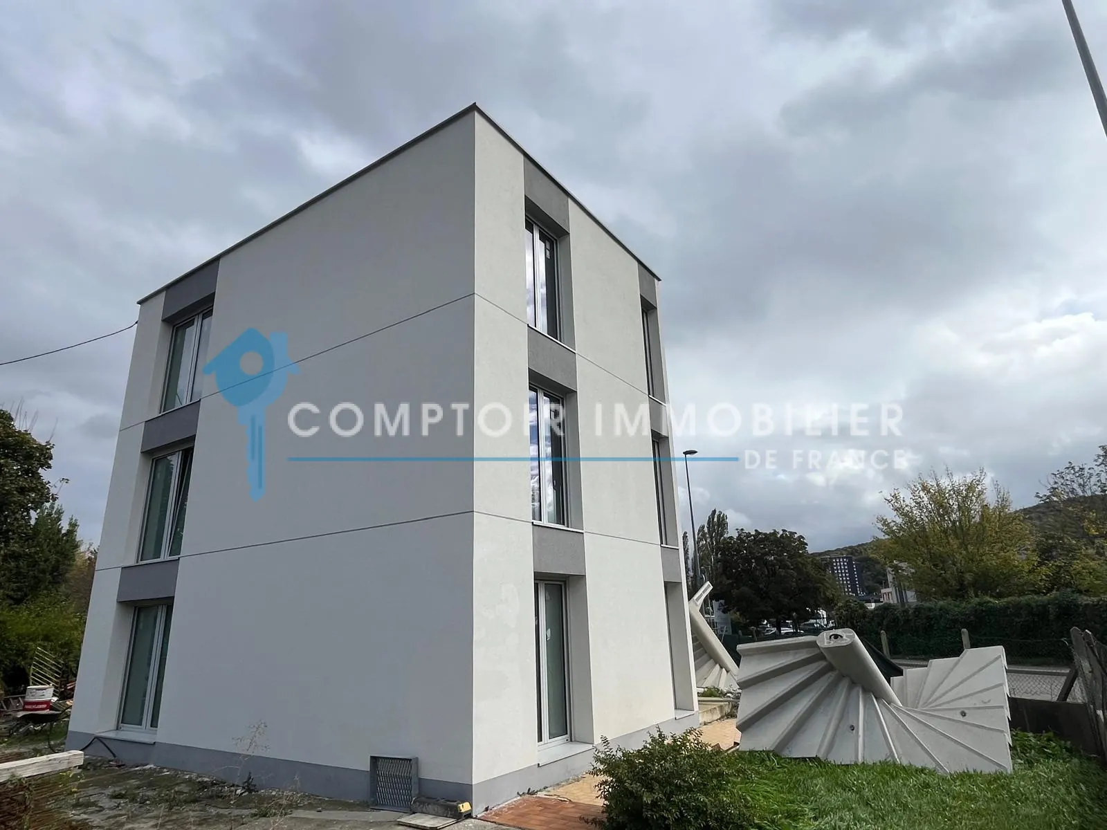 Appartement T4 neuf de 70 m² à Echirolles avec parking et finitions à réaliser 