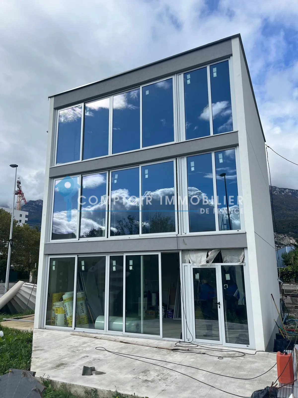 Appartement T4 neuf de 70 m² à Echirolles avec parking et finitions à réaliser 