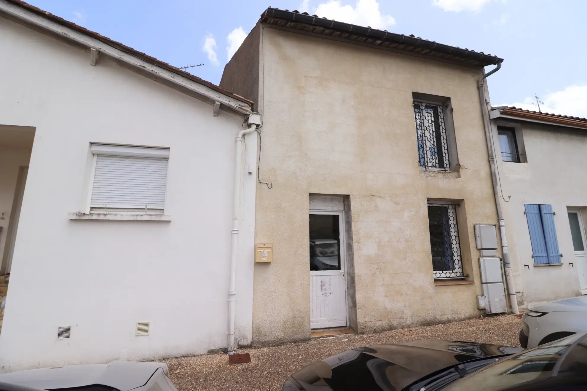 Maison à vendre à Montendre avec 2 chambres, patio et proximité du centre-ville 