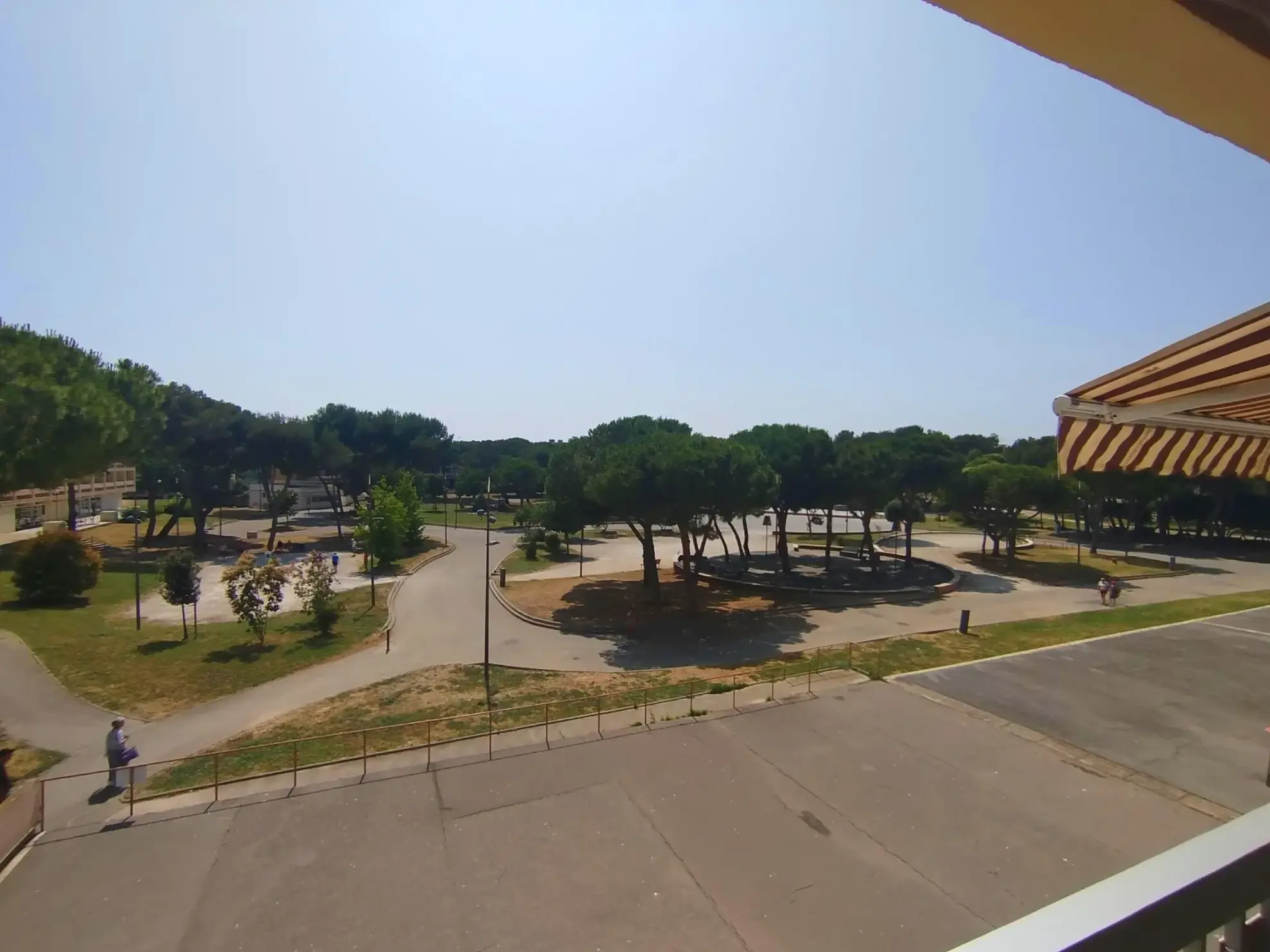 Appartement T1 avec balcon et vue sur le Parc Charles de Gaulle à Balaruc-les-Bains 