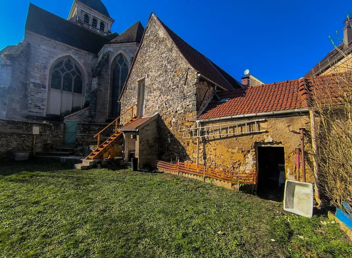 Ensemble immobilier à vendre près de Château-Thierry, 164 m², jardin, annexes et potentiel d'investissement 