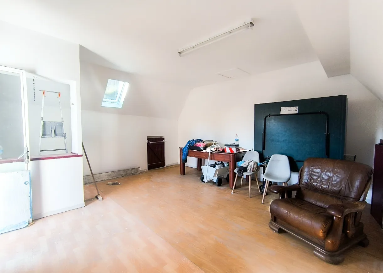 Ensemble immobilier à vendre près de Château-Thierry, 164 m², jardin, annexes et potentiel d'investissement 