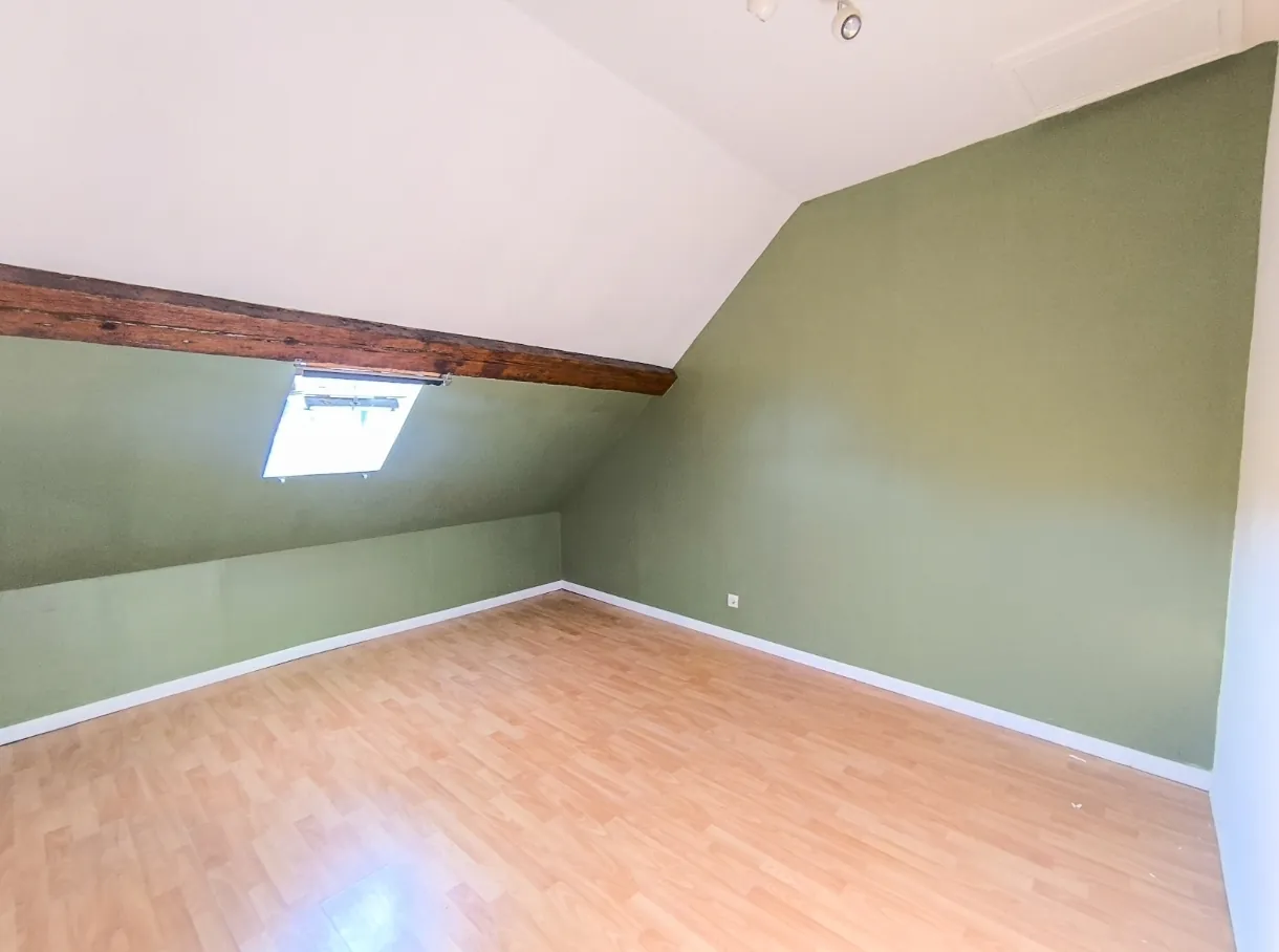 Ensemble immobilier à vendre près de Château-Thierry, 164 m², jardin, annexes et potentiel d'investissement 