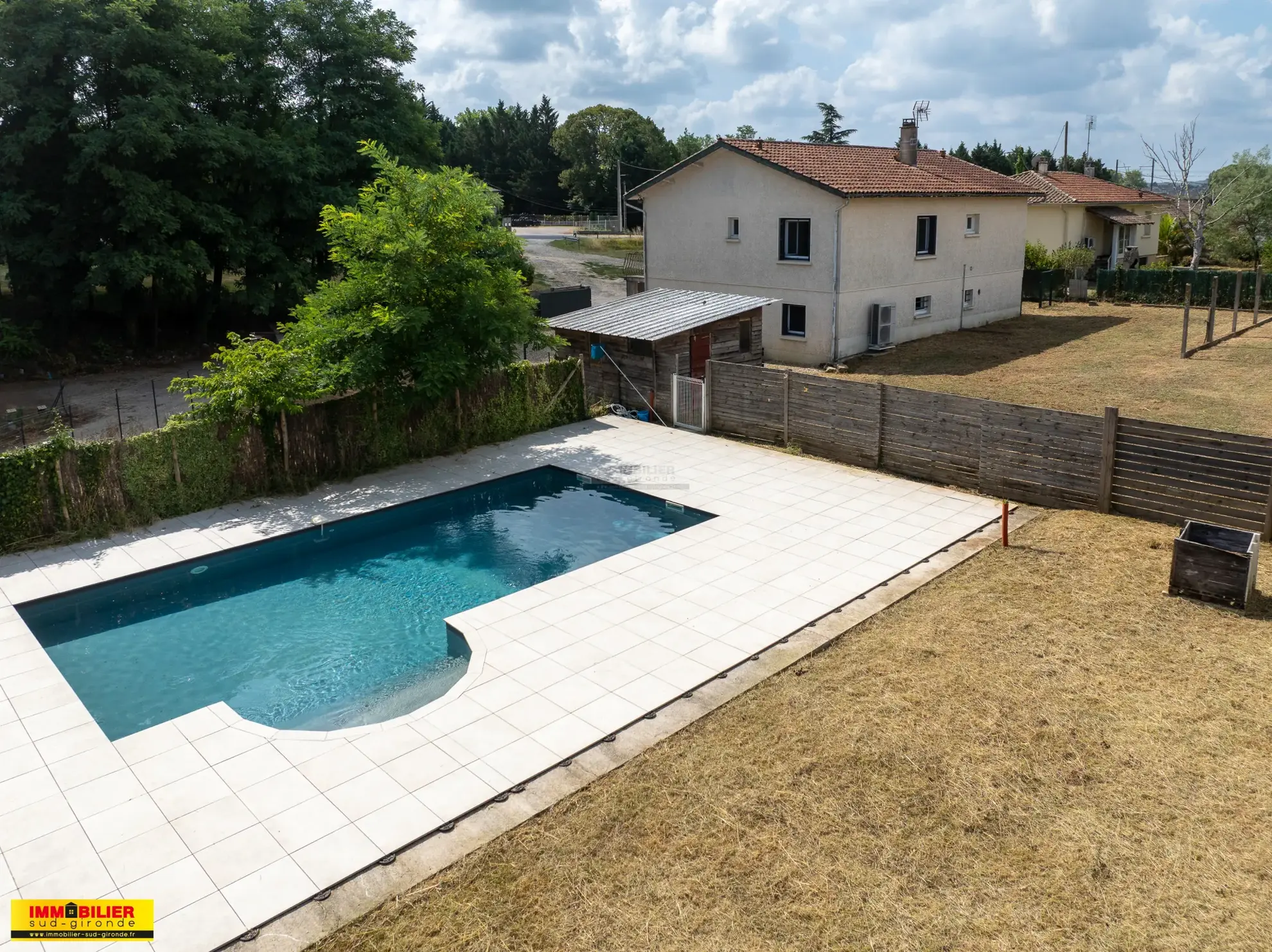 Maison familiale avec jardin et piscine à Saint-Maixant près de Langon 