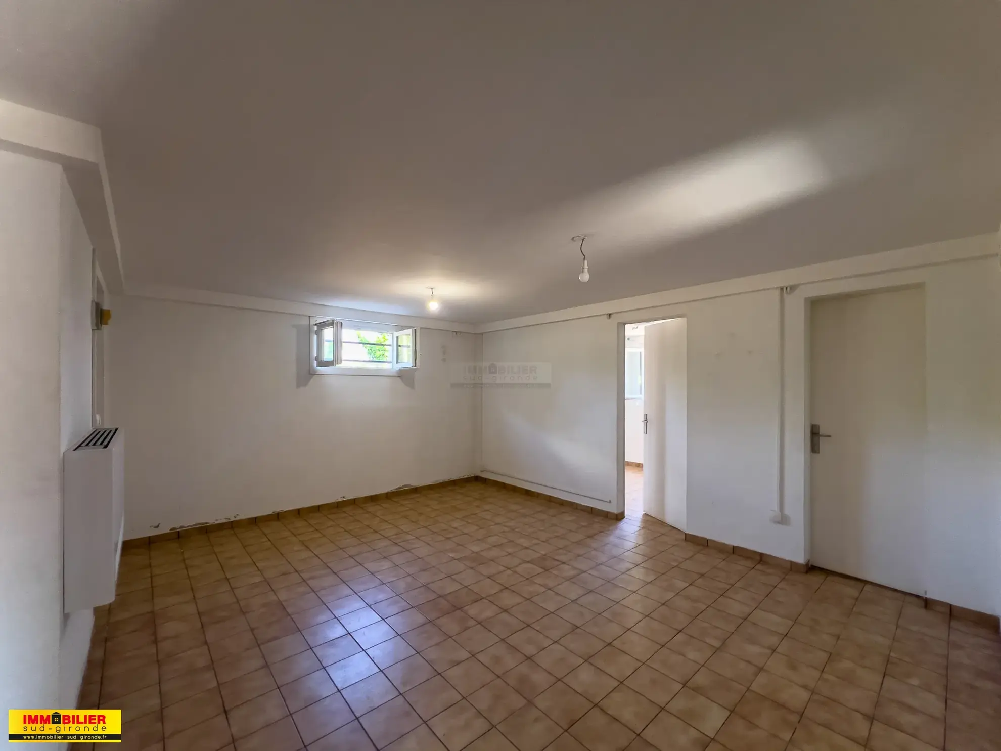 Maison familiale avec piscine à Langon - 4 chambres, grand jardin, proximité écoles et commodités 