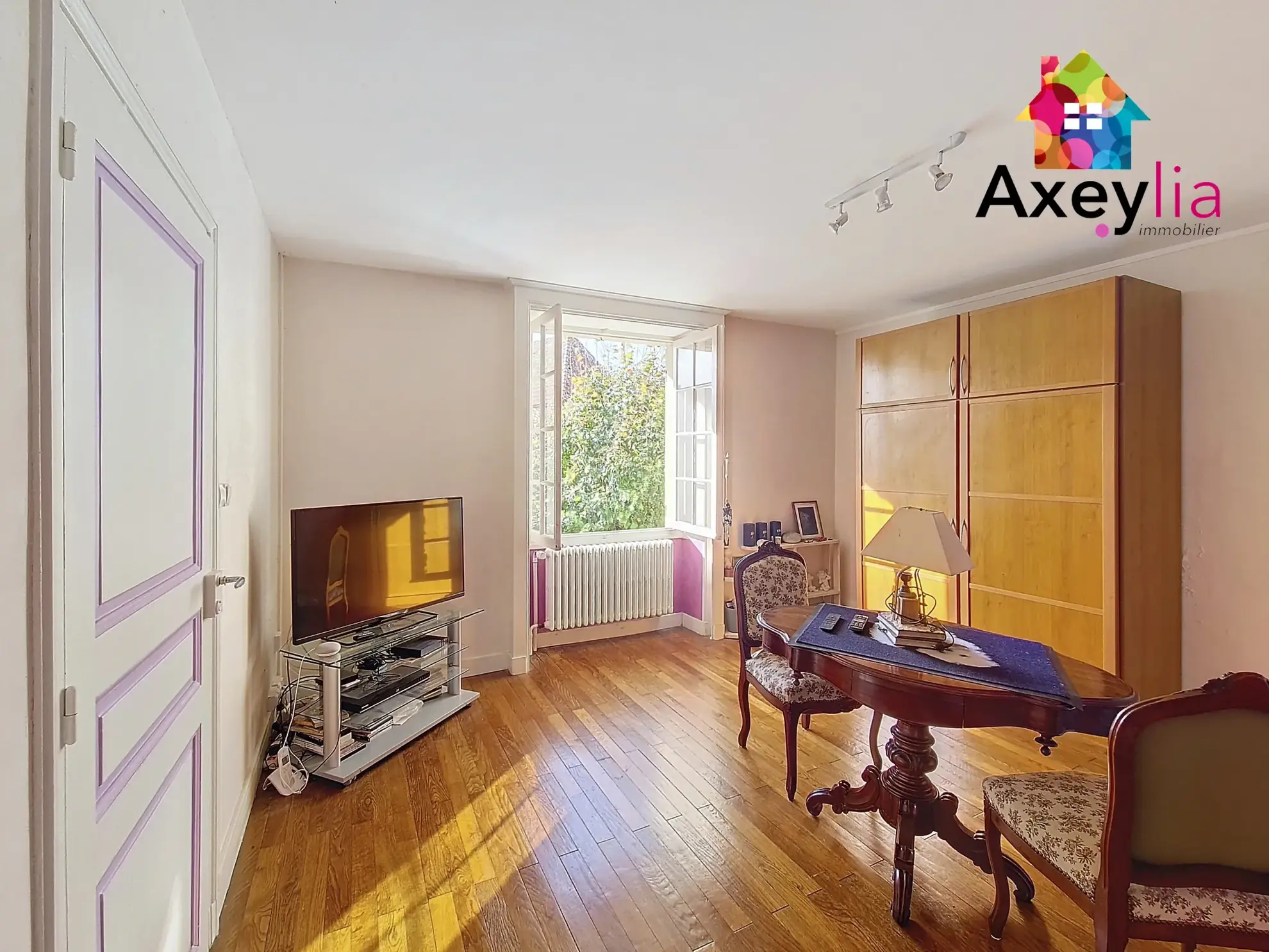 Grande maison familiale avec appartement indépendant à Saint-Christophe-en-Brionnais 