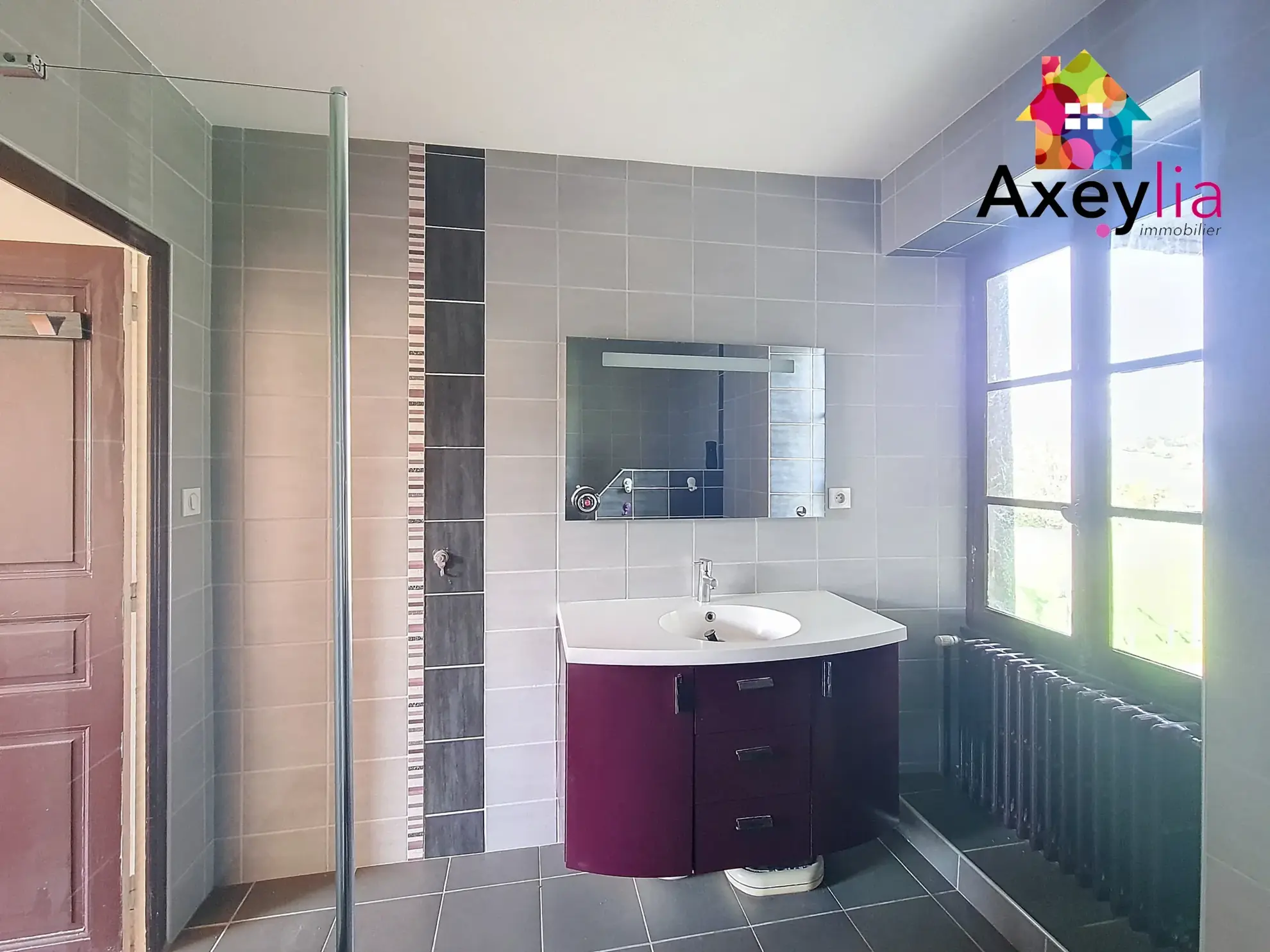 Grande maison familiale avec appartement indépendant à Saint-Christophe-en-Brionnais 