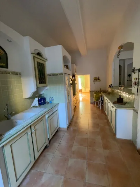 Magnifique maison de maître de 280 m² à Gabian avec 5 chambres et grand extérieur 