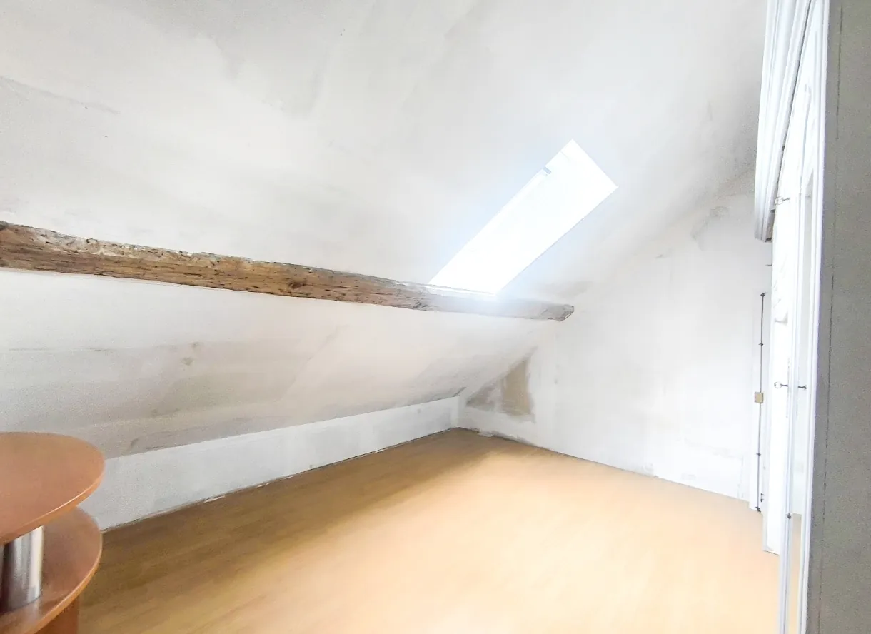 Maison en pierre à vendre à Chézy-sur-Marne avec potentiel et grand jardin 