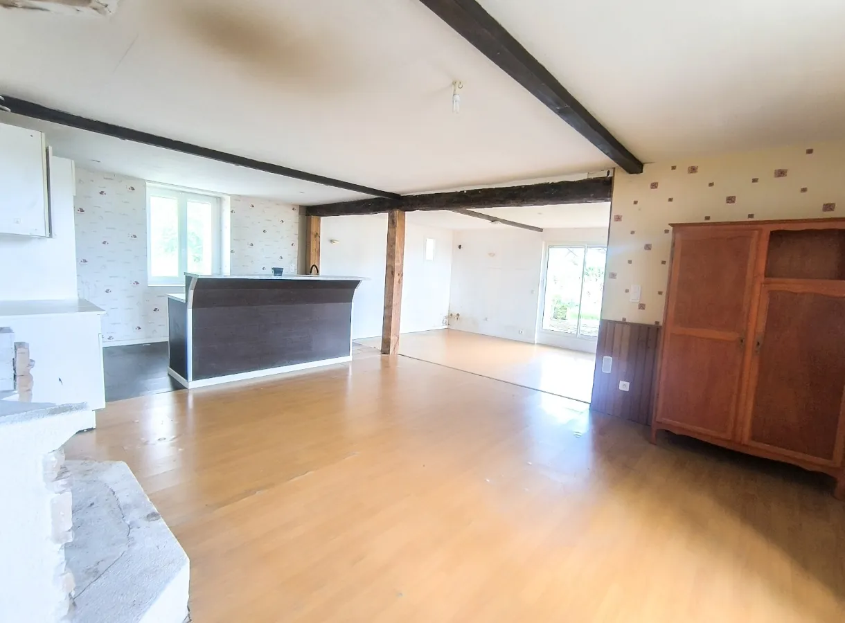 Maison en pierre à vendre à Chézy-sur-Marne avec potentiel et grand jardin 