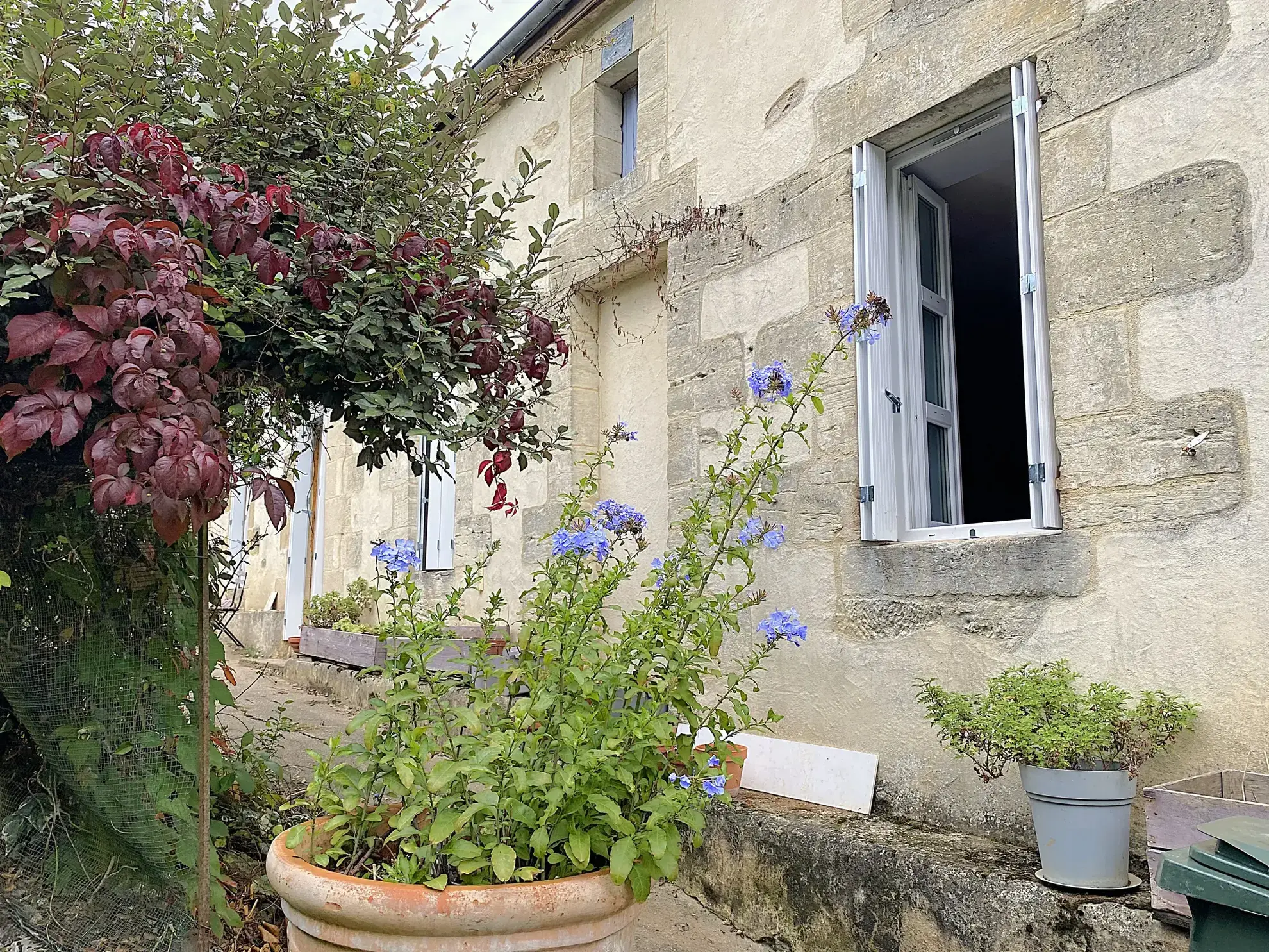 Maison en pierre de 105 m² avec grange attenante à Lamothe Landerron 