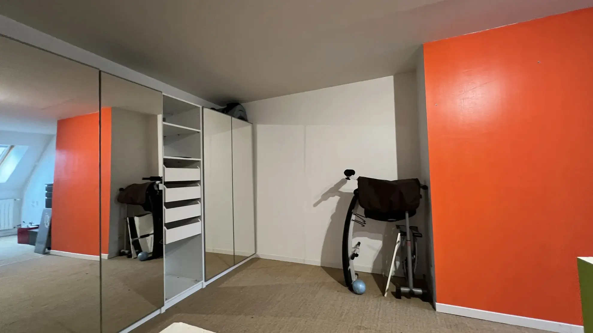 Immeuble avec ancien bar et appartement à vendre au centre d'Avallon 