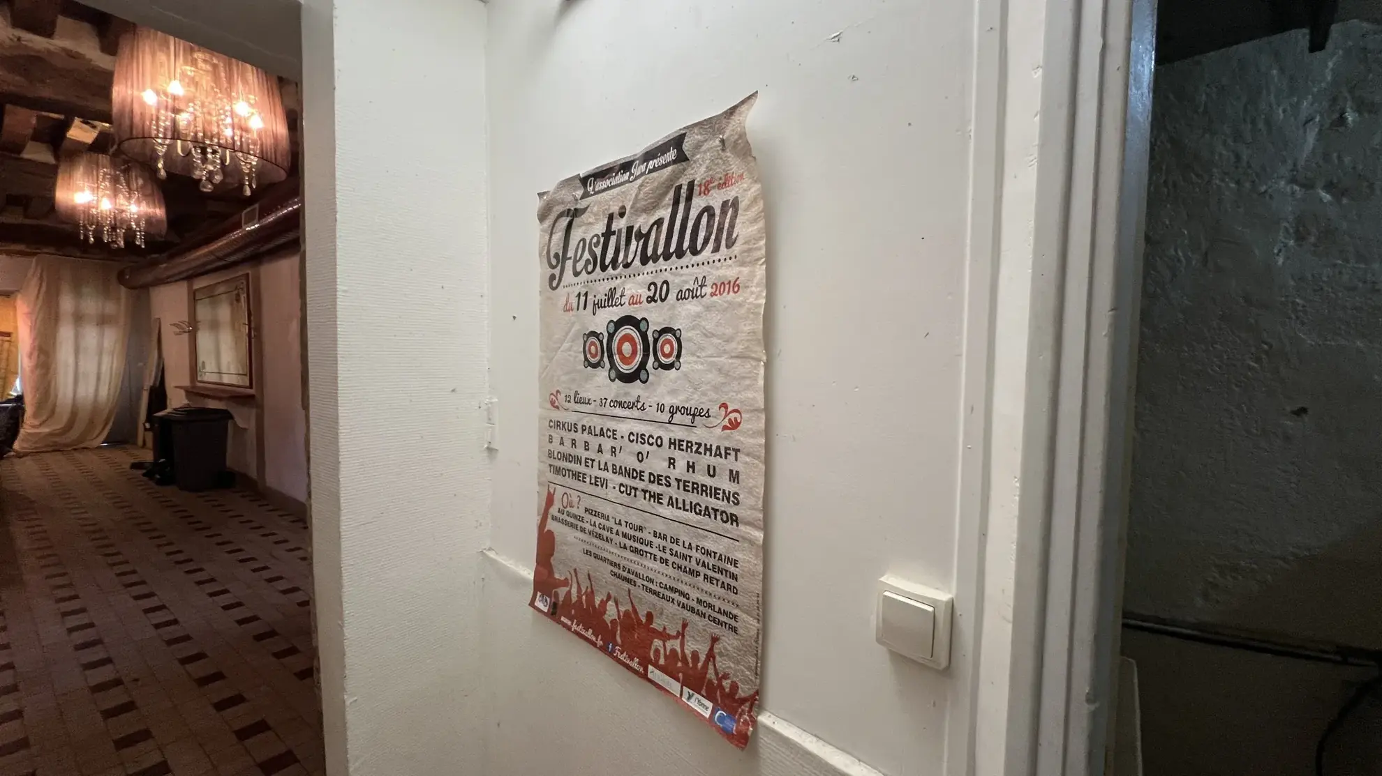 Immeuble avec ancien bar et appartement à vendre au centre d'Avallon 