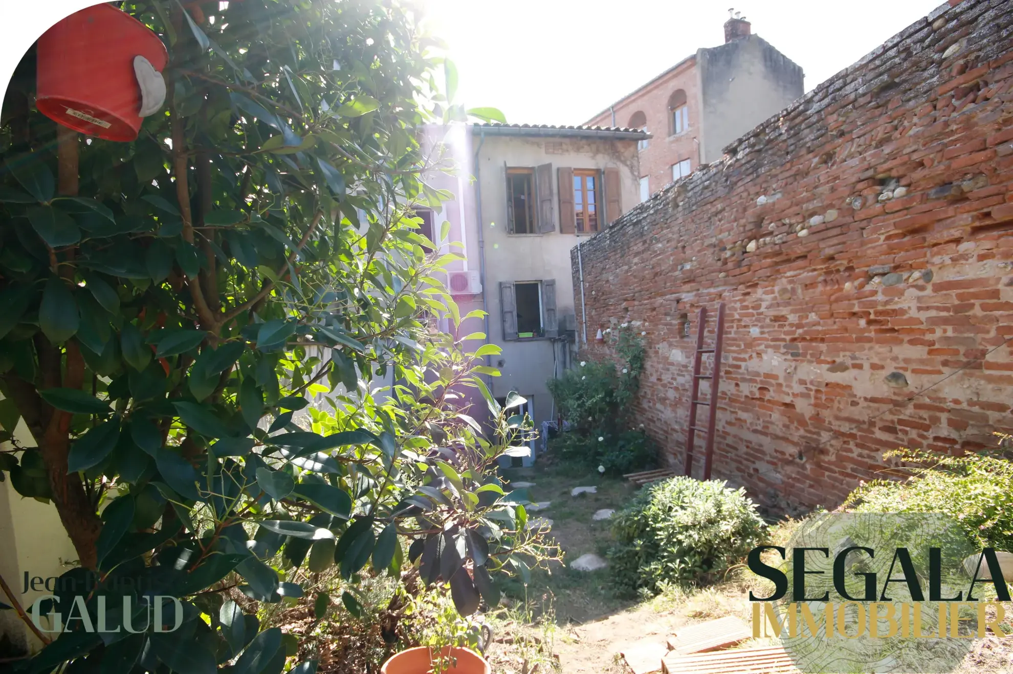 Maison de ville rénovée avec jardin à Albi La Madeleine 