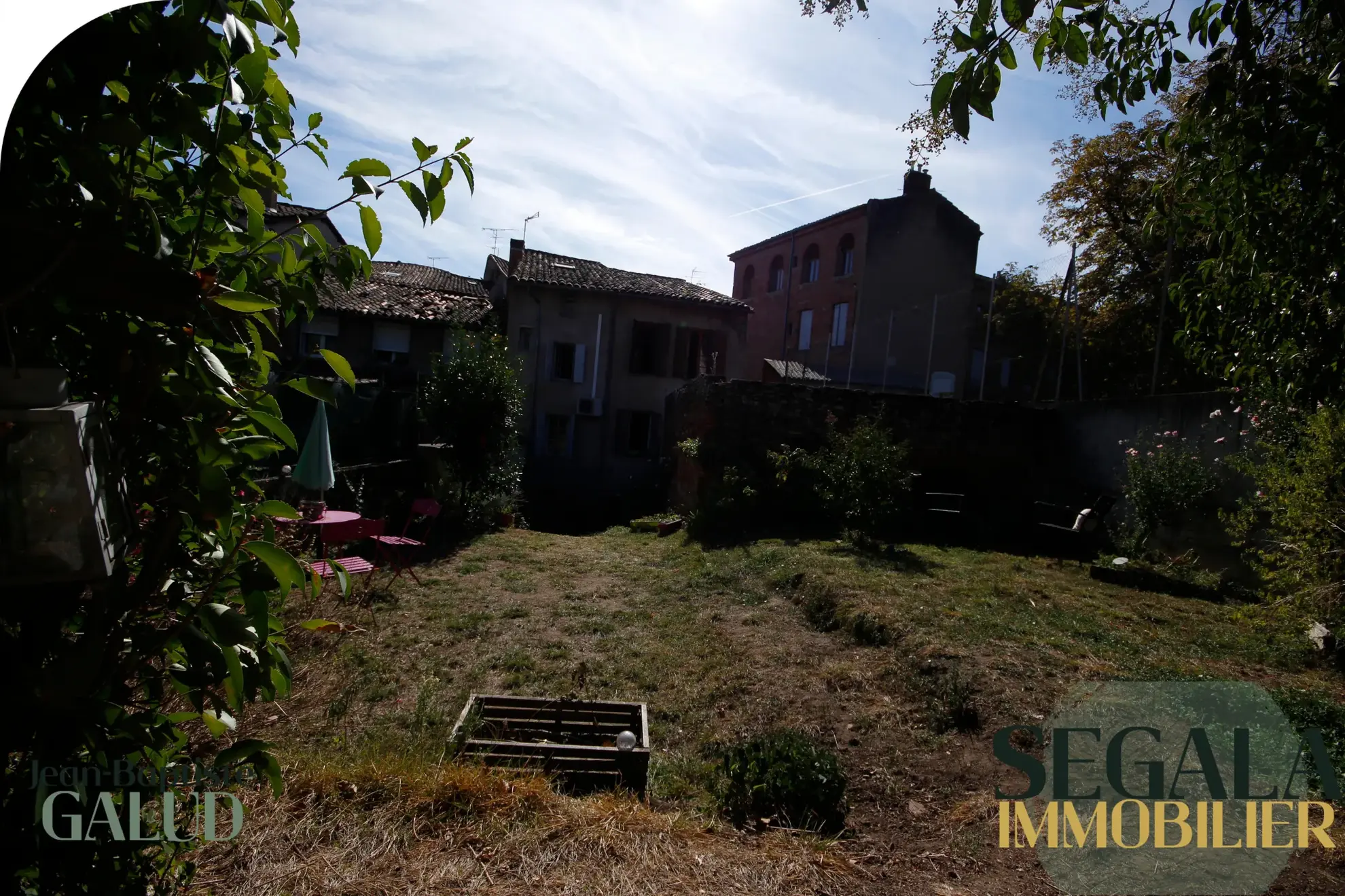 Maison de ville rénovée avec jardin à Albi La Madeleine 