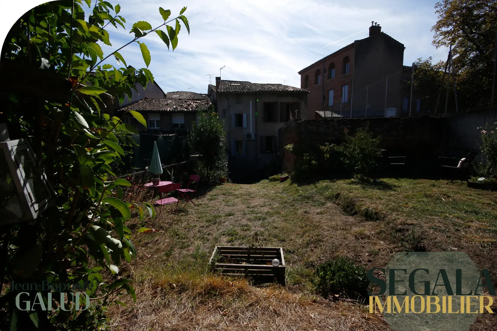 Maison de ville rénovée avec jardin à Albi La Madeleine 