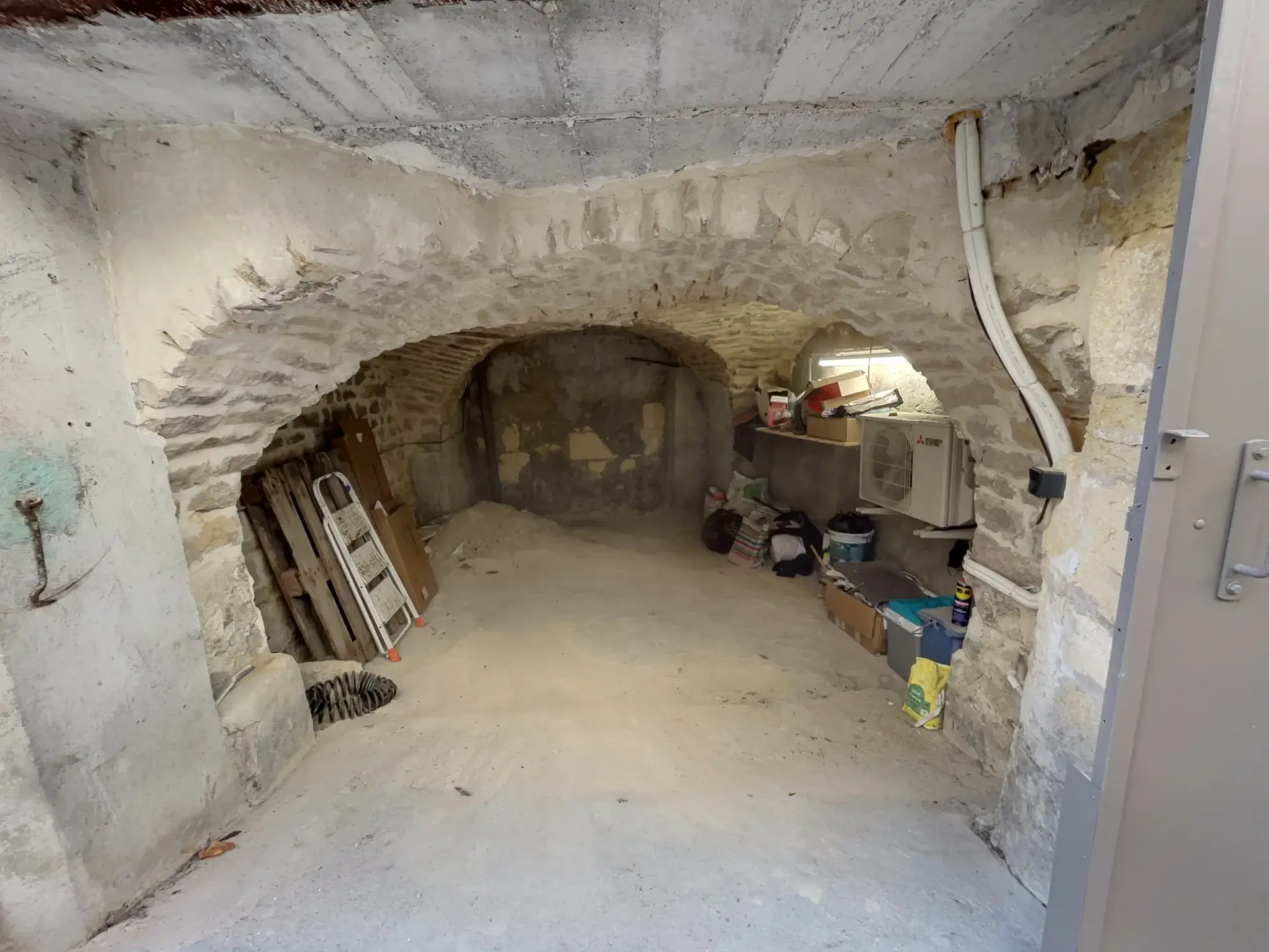 Maison de village de 58 m² avec garage à Calvisson, idéalement située 