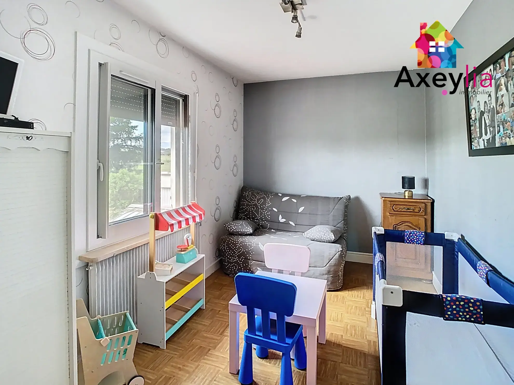 Maison à vendre à Villerest avec terrasse, garage et grand terrain - 1182 m² 