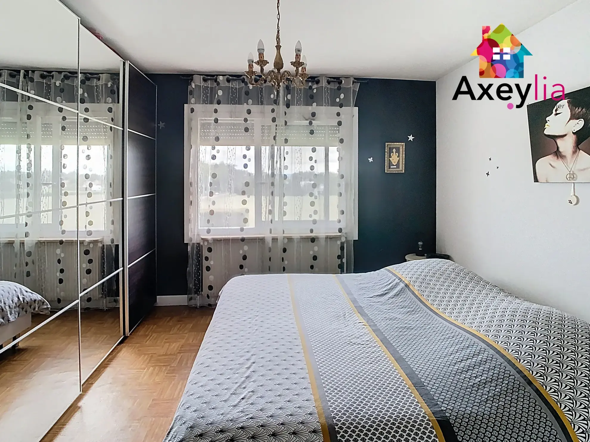 Maison à vendre à Villerest avec terrasse, garage et grand terrain - 1182 m² 