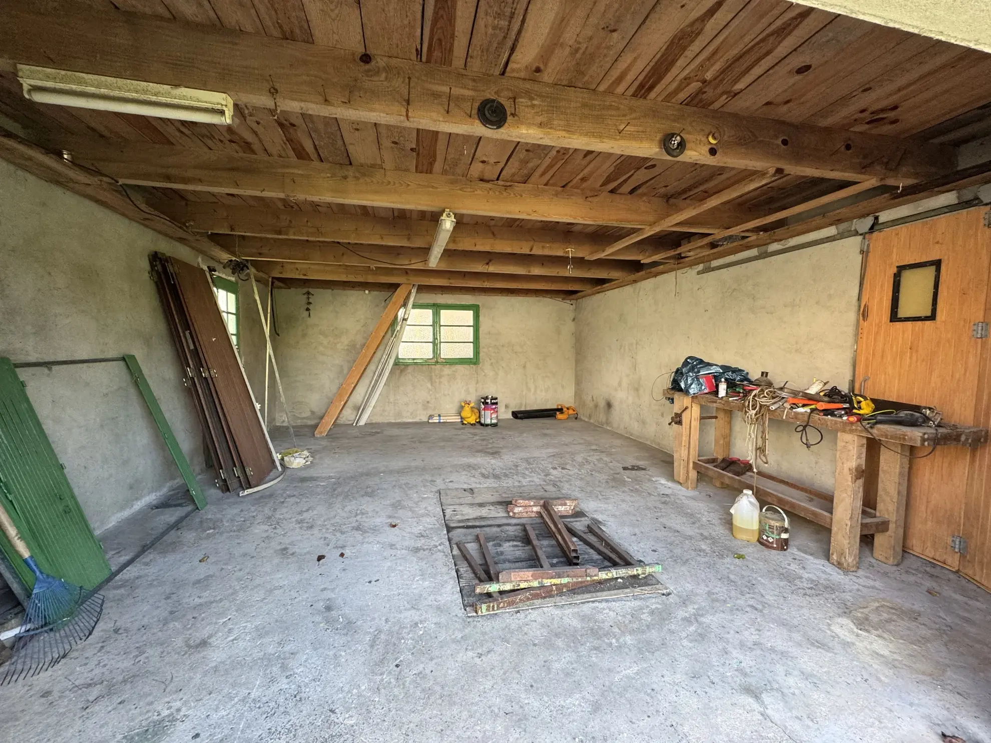 Maison à rénover de 63 m² à Meschers-sur-Gironde avec dépendance et grand terrain 