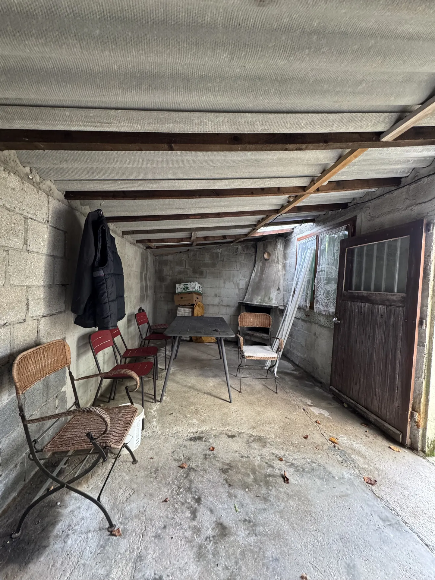 Maison à rénover de 63 m² à Meschers-sur-Gironde avec dépendance et grand terrain 