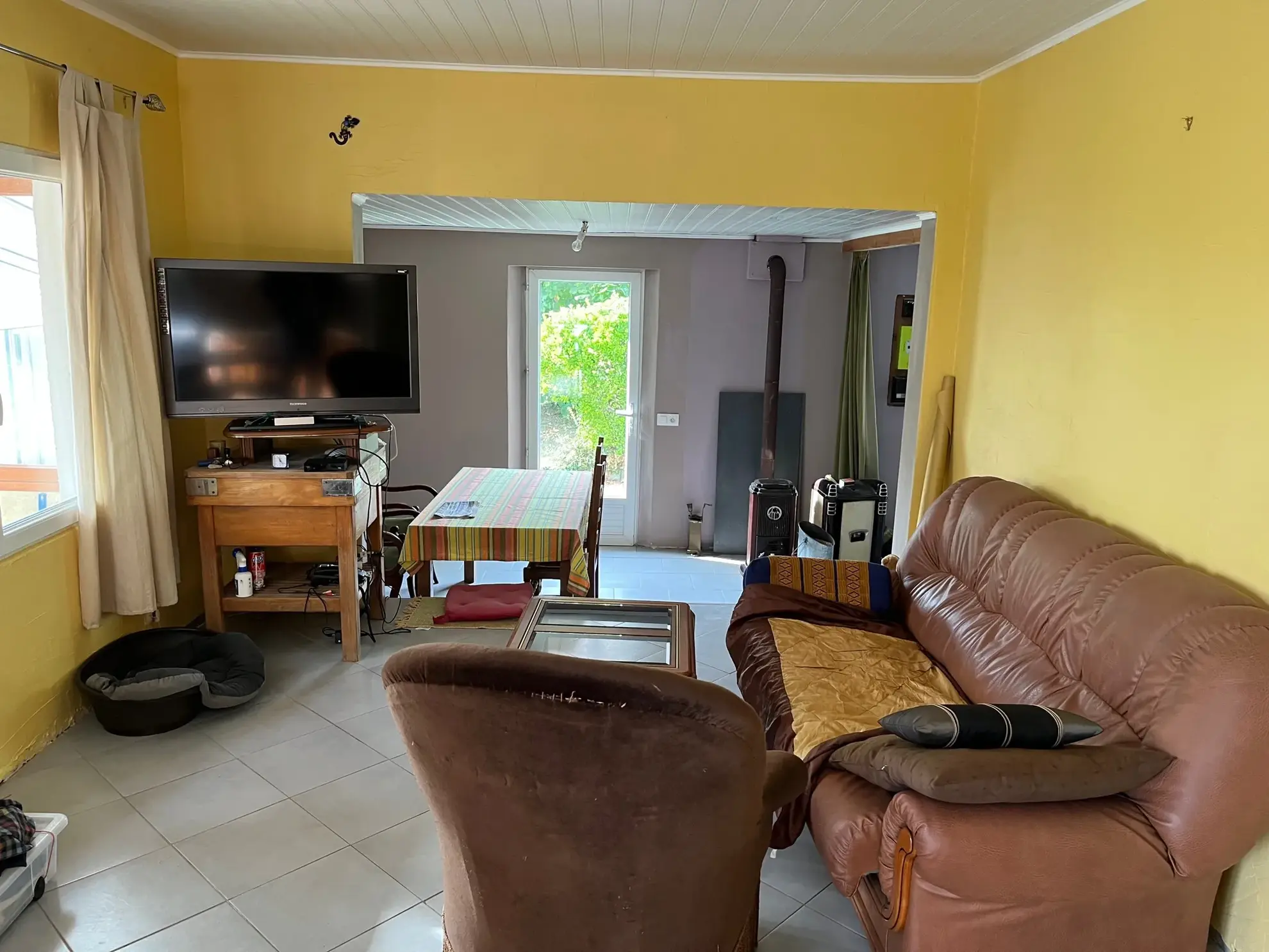 Maison à rénover de 63 m² à Meschers-sur-Gironde avec dépendance et grand terrain 