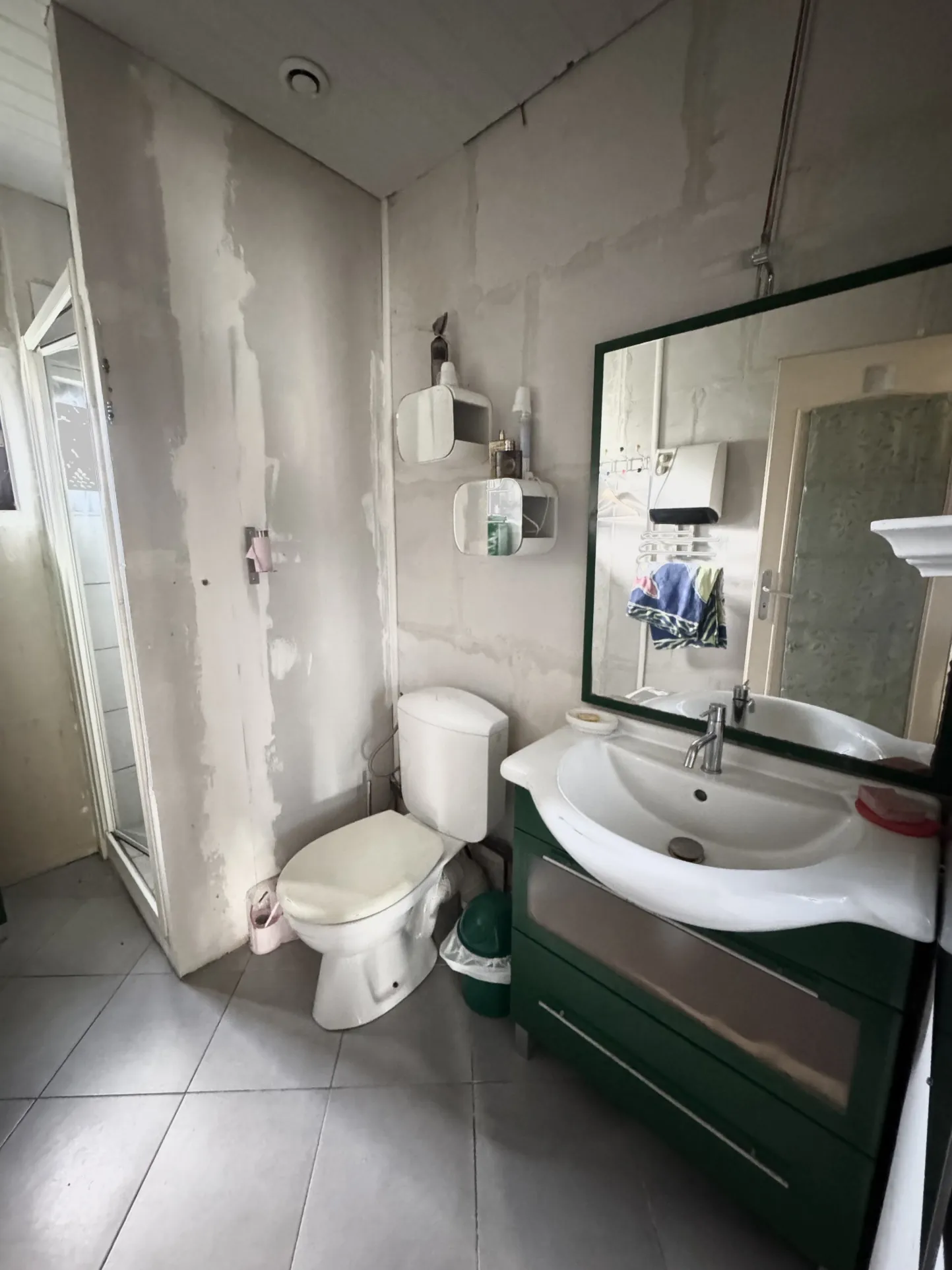 Maison à rénover de 63 m² à Meschers-sur-Gironde avec dépendance et grand terrain 