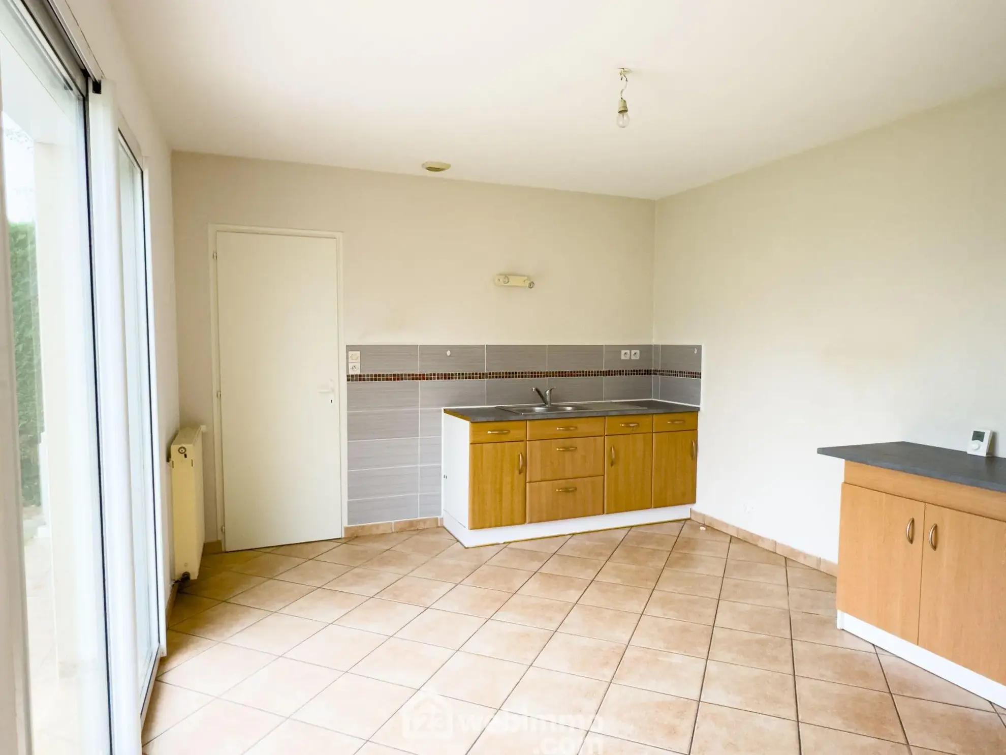 Maison de plain-pied à Toutlemonde - 3 chambres, jardin clos, garage 