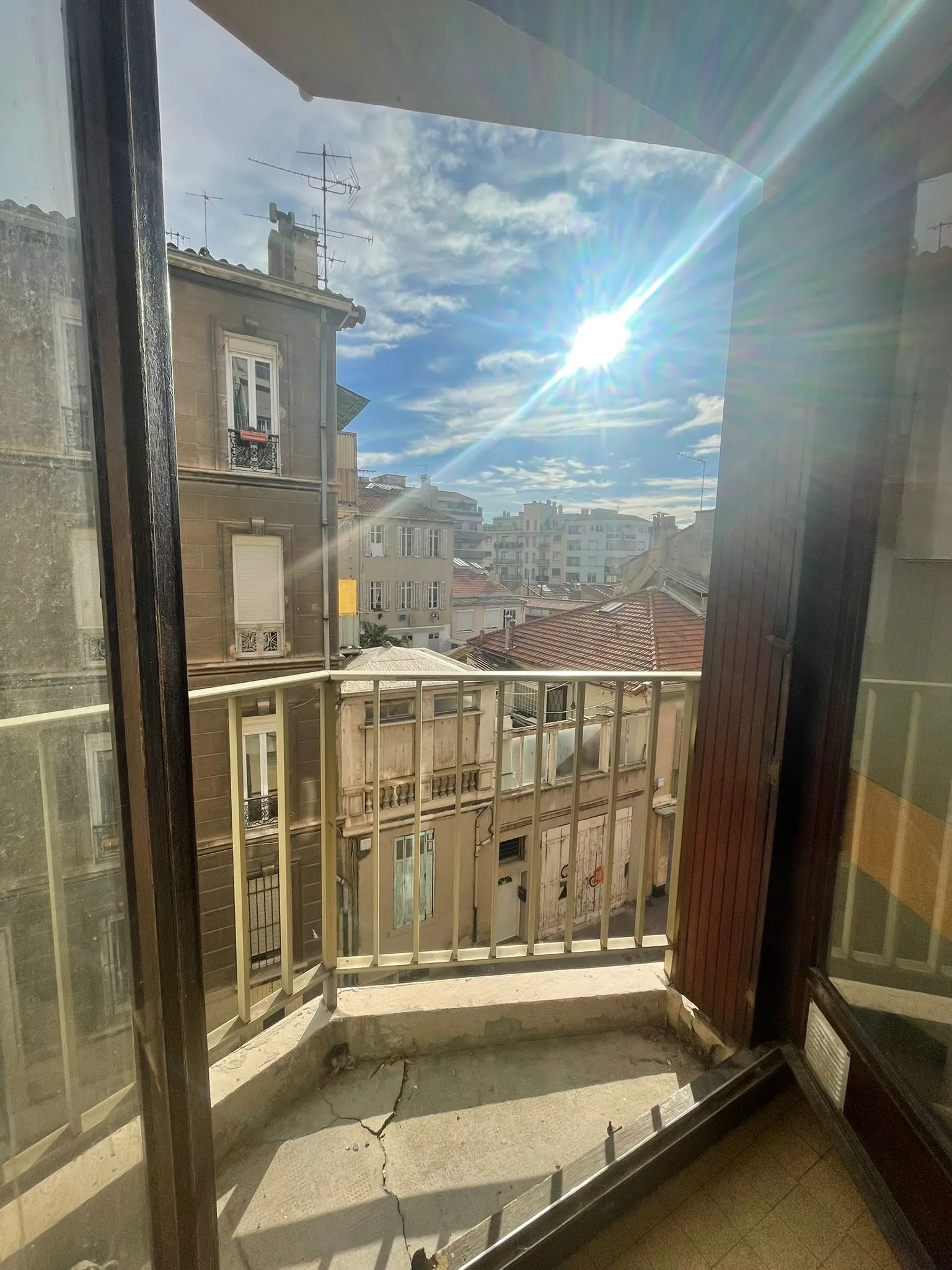 Charmant appartement 1 pièce de 30 m² à Marseille dans le quartier Baille