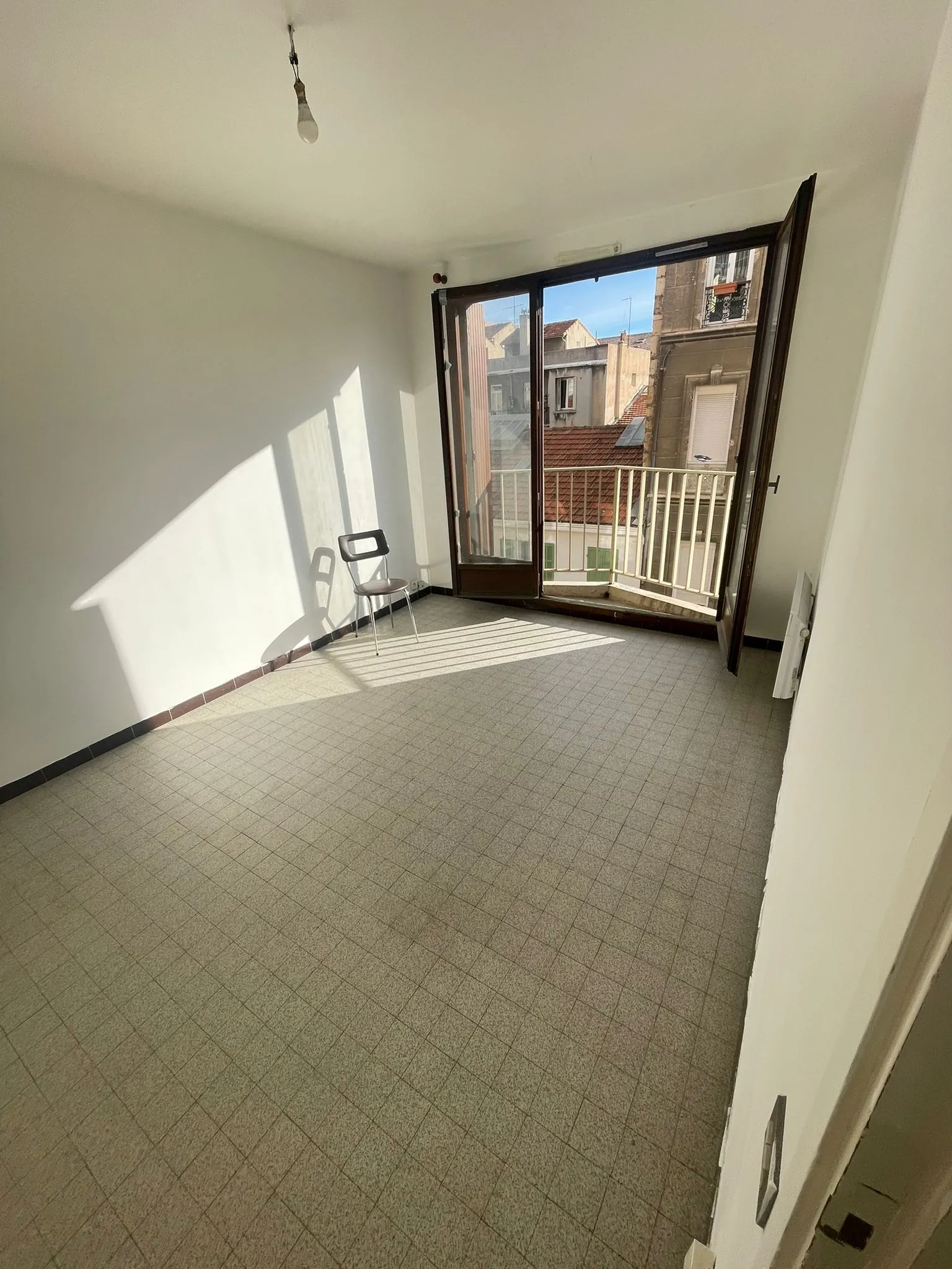 Charmant appartement 1 pièce de 30 m² à Marseille dans le quartier Baille 