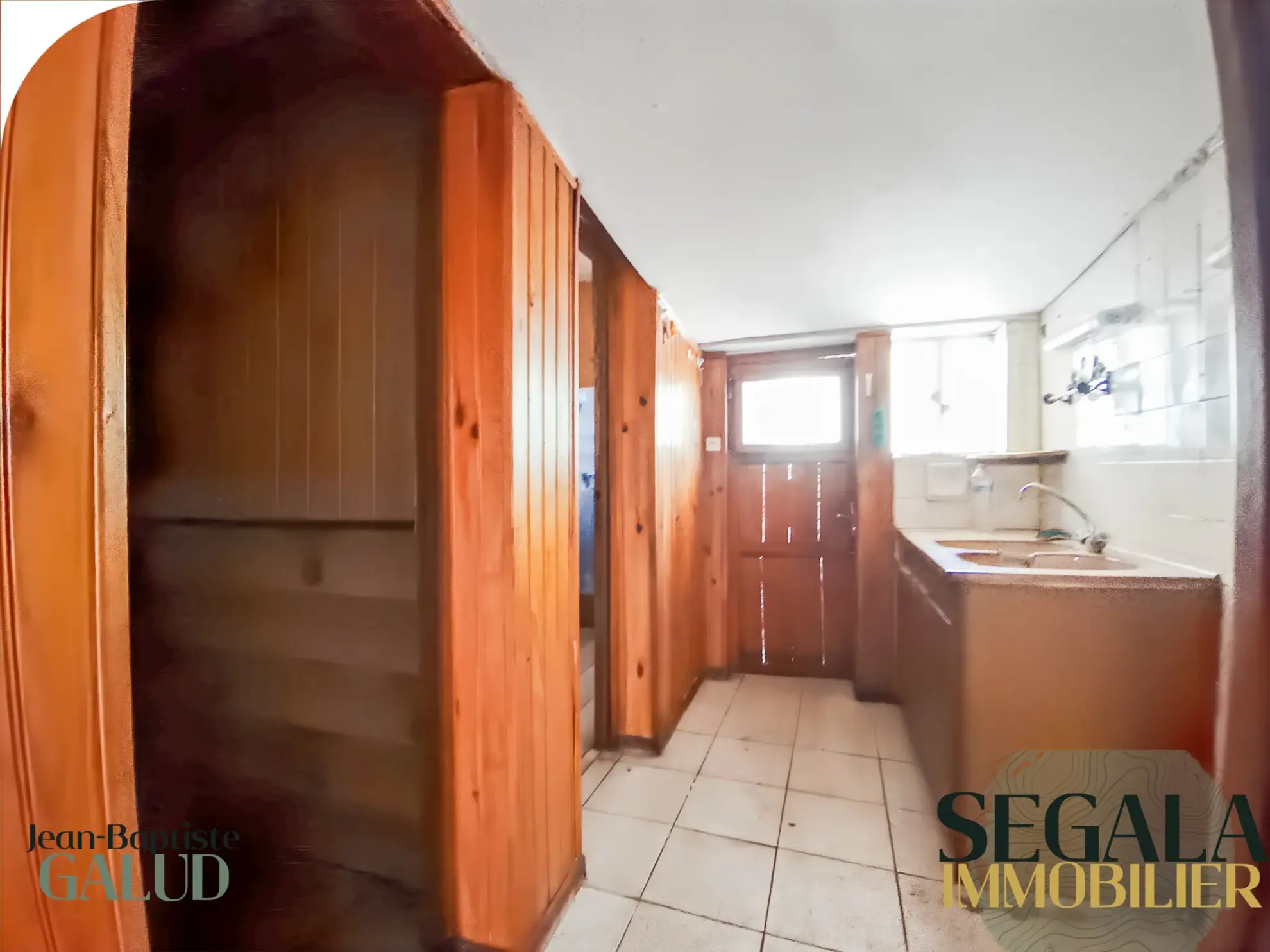 Immeuble de 220 m² à vendre à Blaye Les Mines, idéal pour investissement ou résidence 