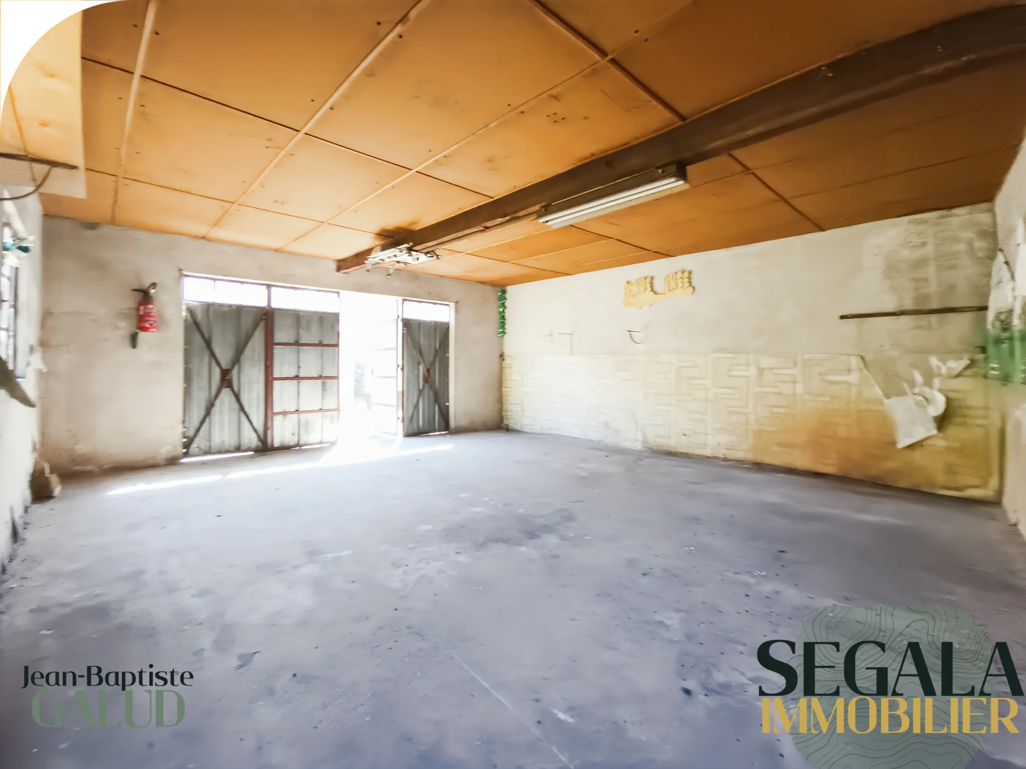 Immeuble de 220 m² à vendre à Blaye Les Mines, idéal pour investissement ou résidence 