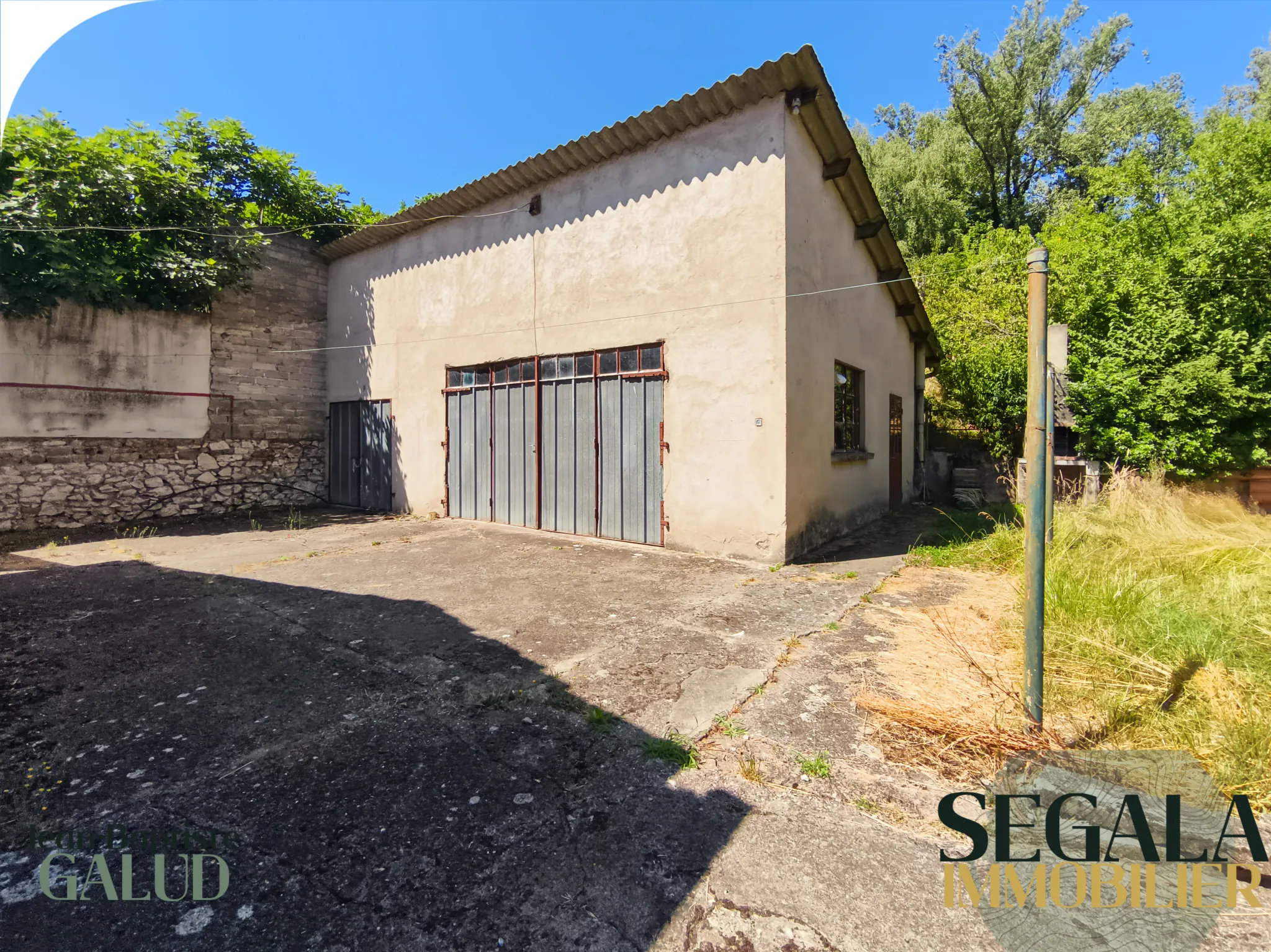 Immeuble de 220 m² à vendre à Blaye Les Mines, idéal pour investissement ou résidence 