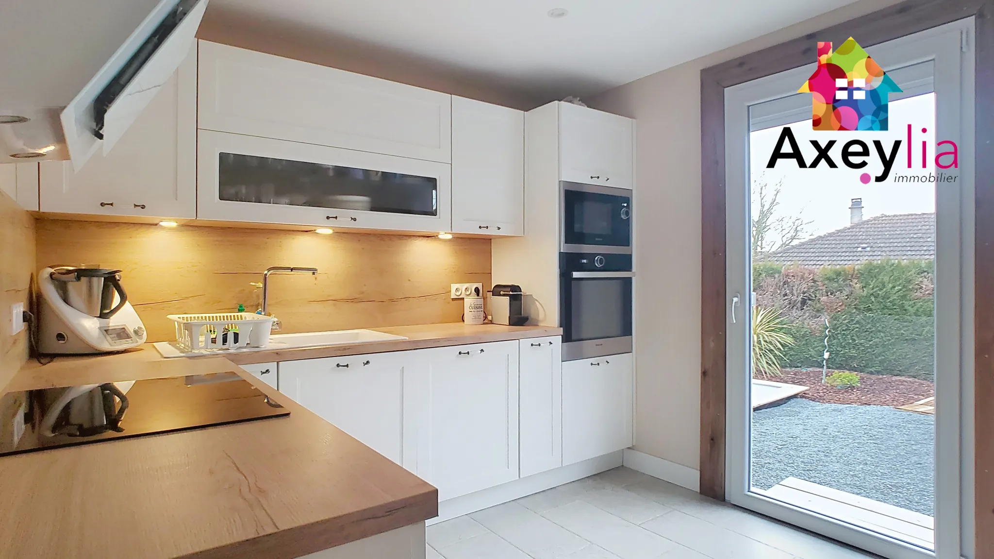 Maison à vendre à Briennon avec 4 chambres, piscine et jacuzzi - Immobilier résidentiel 