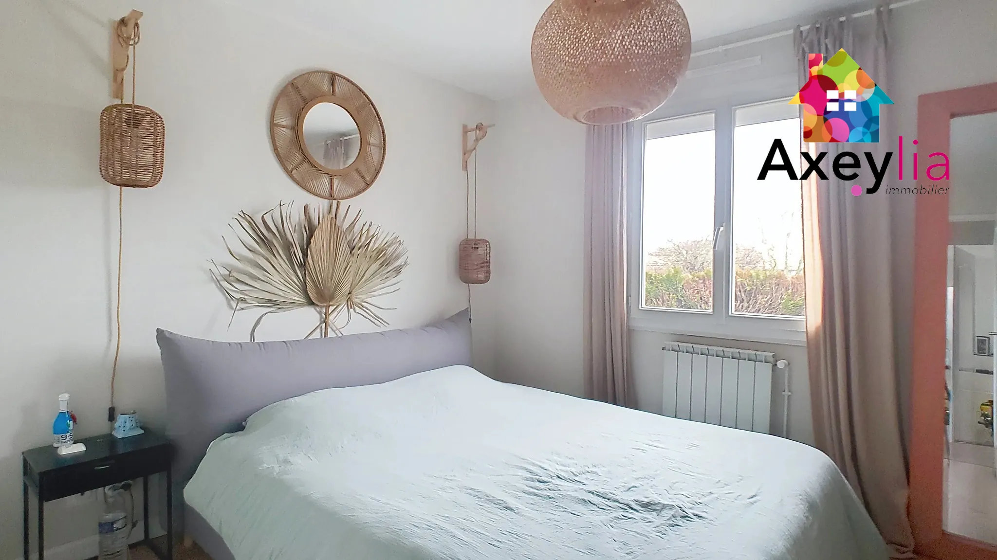 Maison à vendre à Briennon avec 4 chambres, piscine et jacuzzi - Immobilier résidentiel 