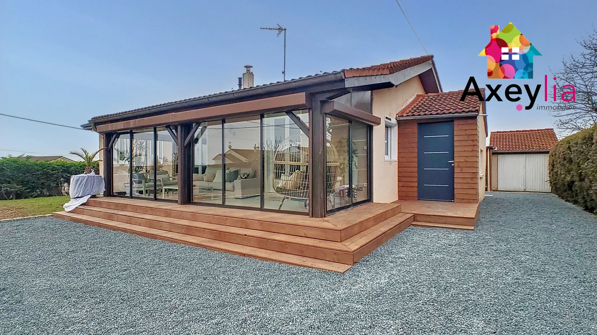 Maison à vendre à Briennon avec 4 chambres, piscine et jacuzzi - Immobilier résidentiel 