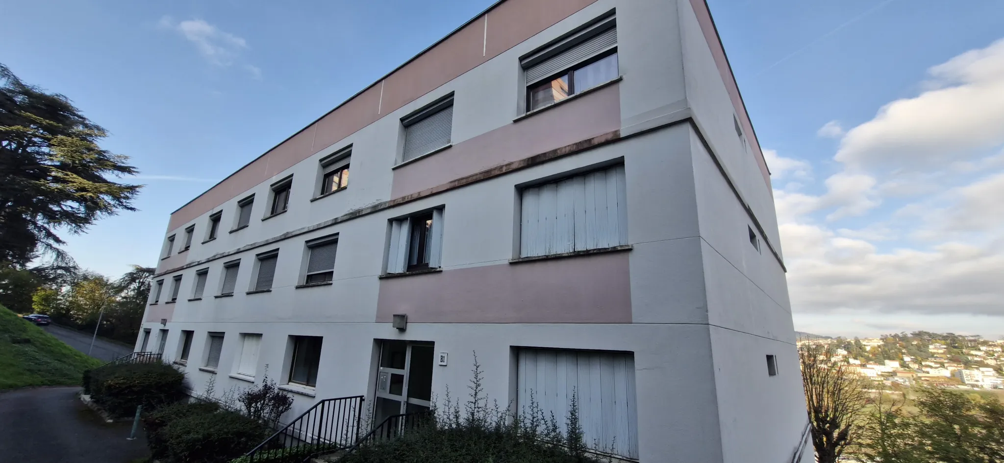 Appartement de type F4 à Villars avec cave et garage - 85 m², vue dégagée 
